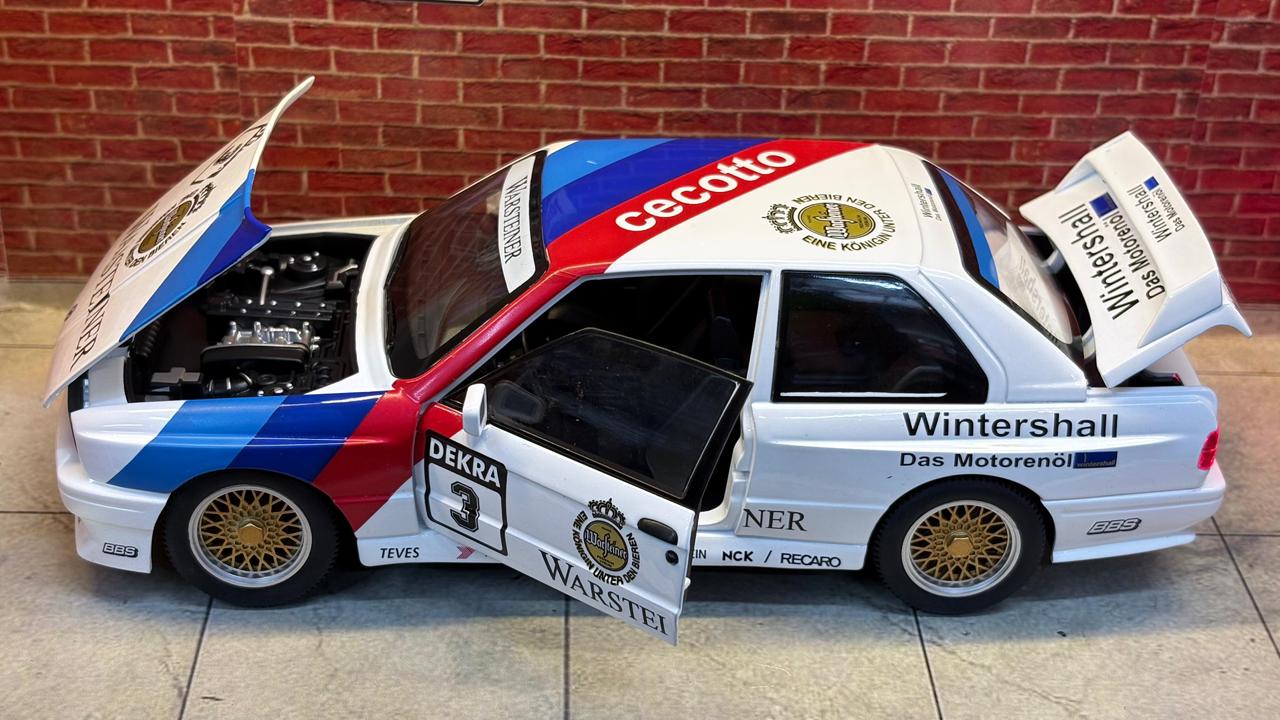 1:24 BMW E30 M3 DTM – Warsteiner Edition (Opening Bonnet & Doors)
