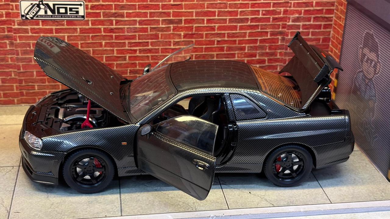 1:24 Nissan Skyline GT-R (R34) – Full Carbon Fiber Edition