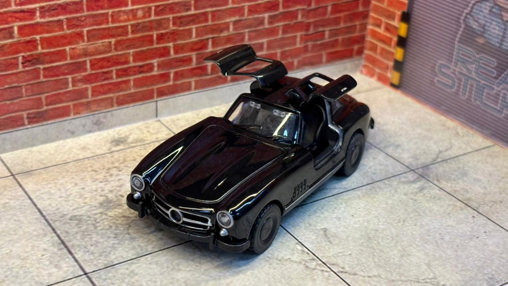 Mercedes-Benz 300 SL Gullwing (1:43 Scale)
