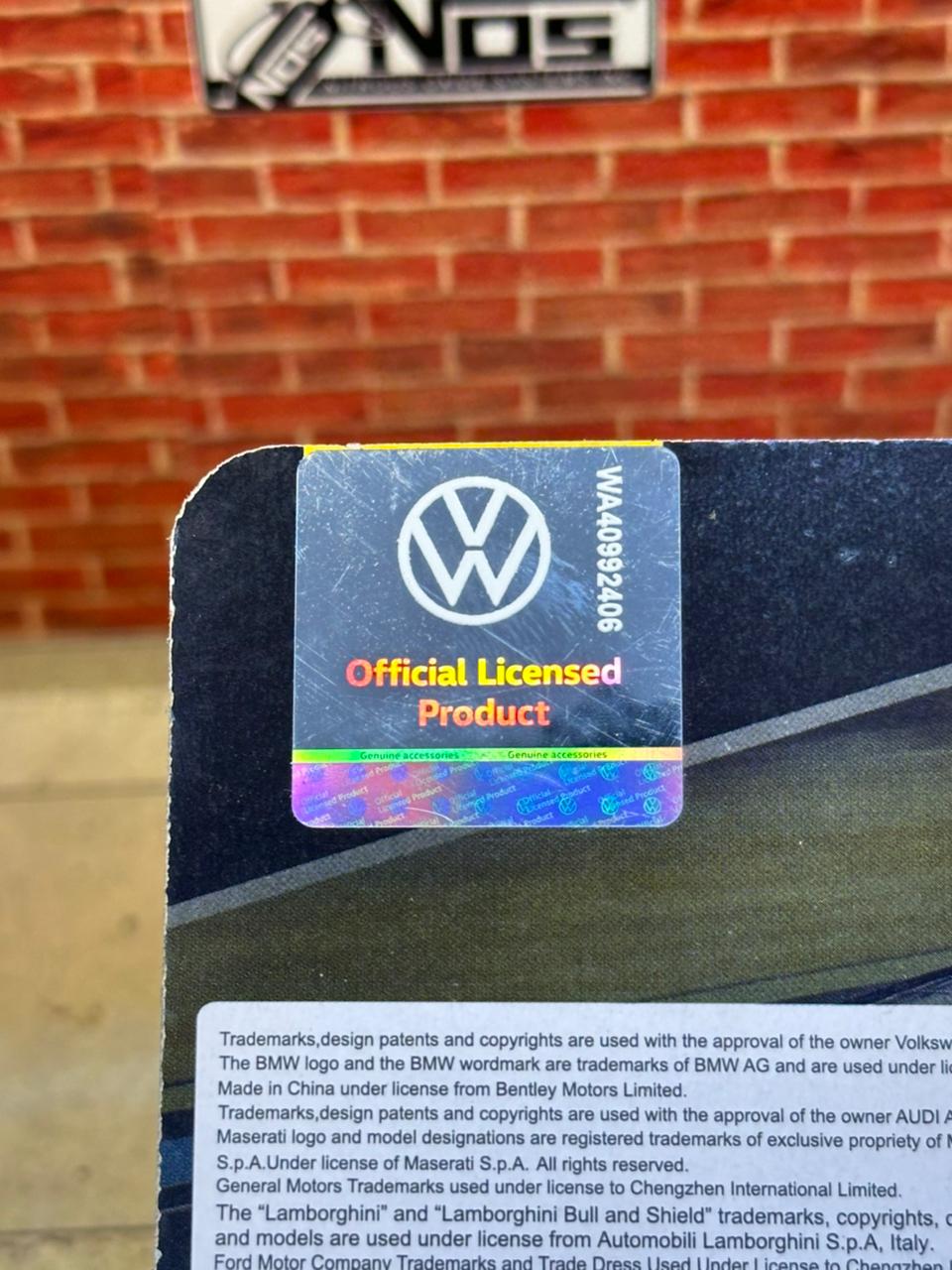 CCA OFFICIAL LICENSED 1:64 Volkswagen Amarok Silver