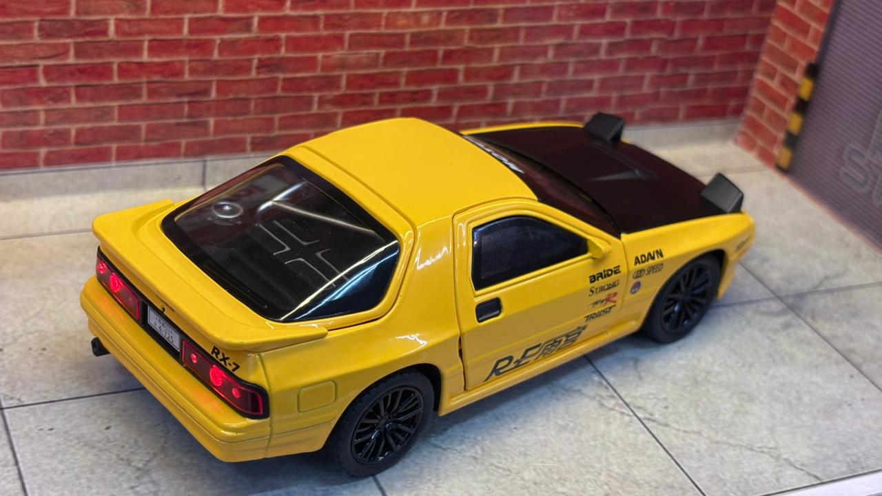 Mazda RX-7 (FC3S) 1:32 Scale