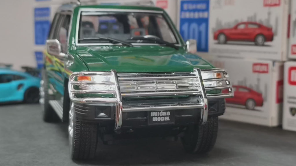 Mitsubishi Pajero Sunyork 1:18 Scale Premium Detailing