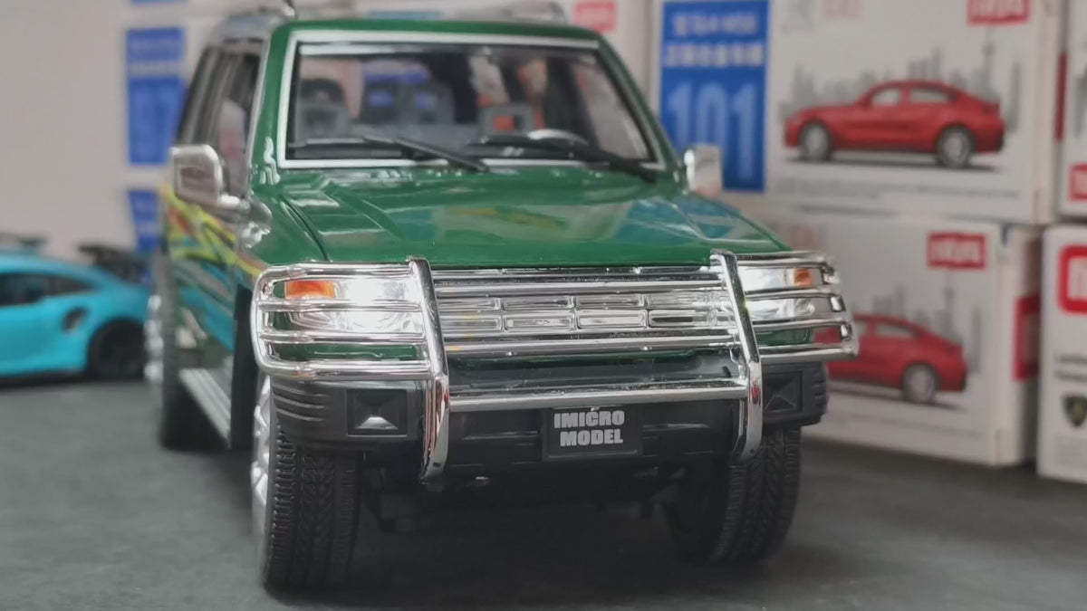 Mitsubishi Pajero Sunyork 1:18 Scale Premium Detailing