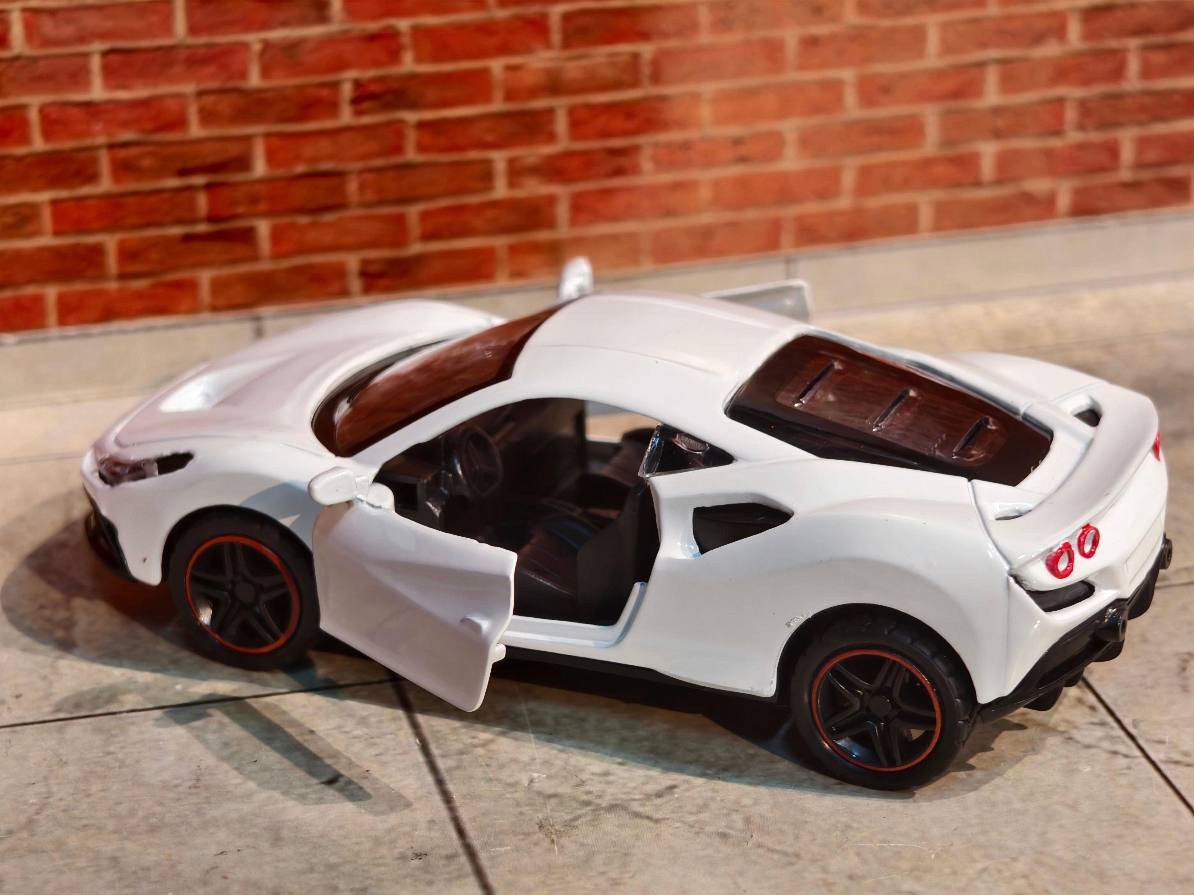 Ferrari F8 Tributo 1: 43 Scale Red