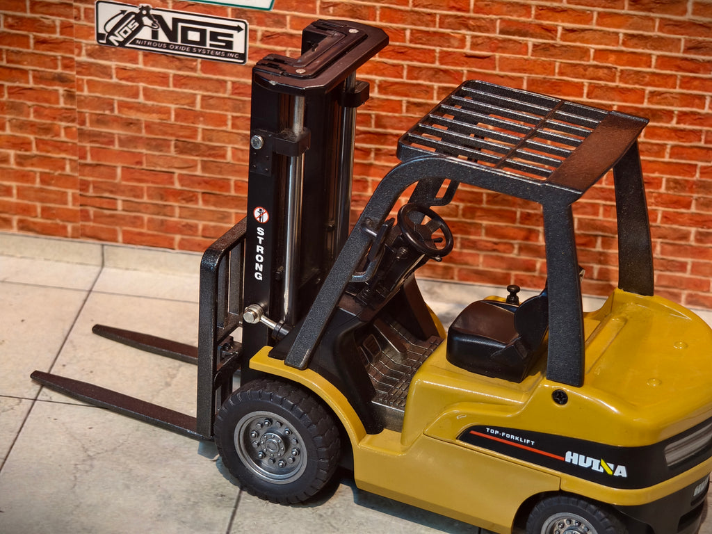 Huina 1717 Forklift 1:50 Scale Heavy Diecast Model