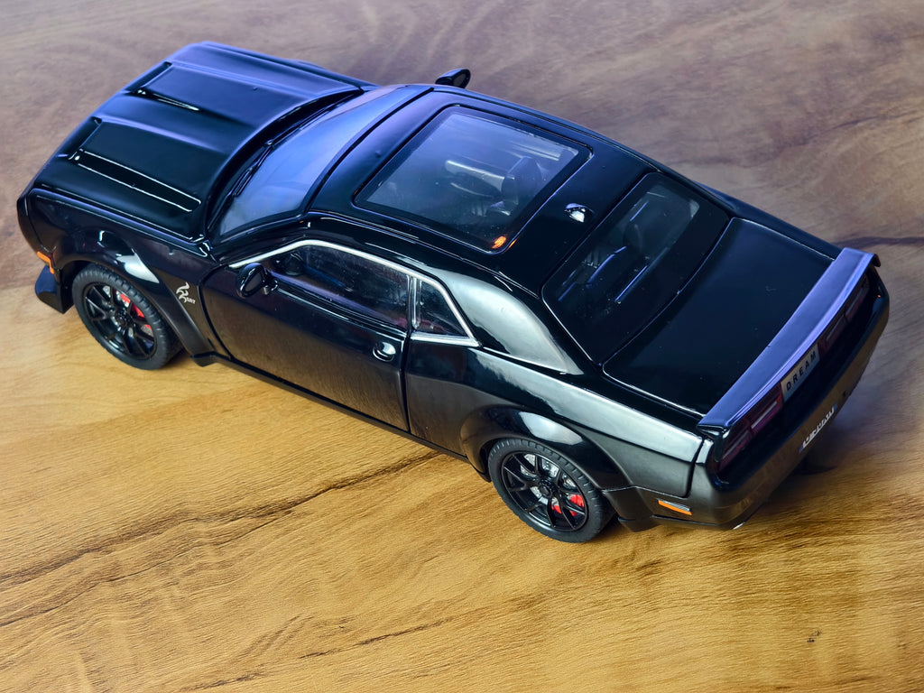 Dodge Challenger SRT 1:24 Scale