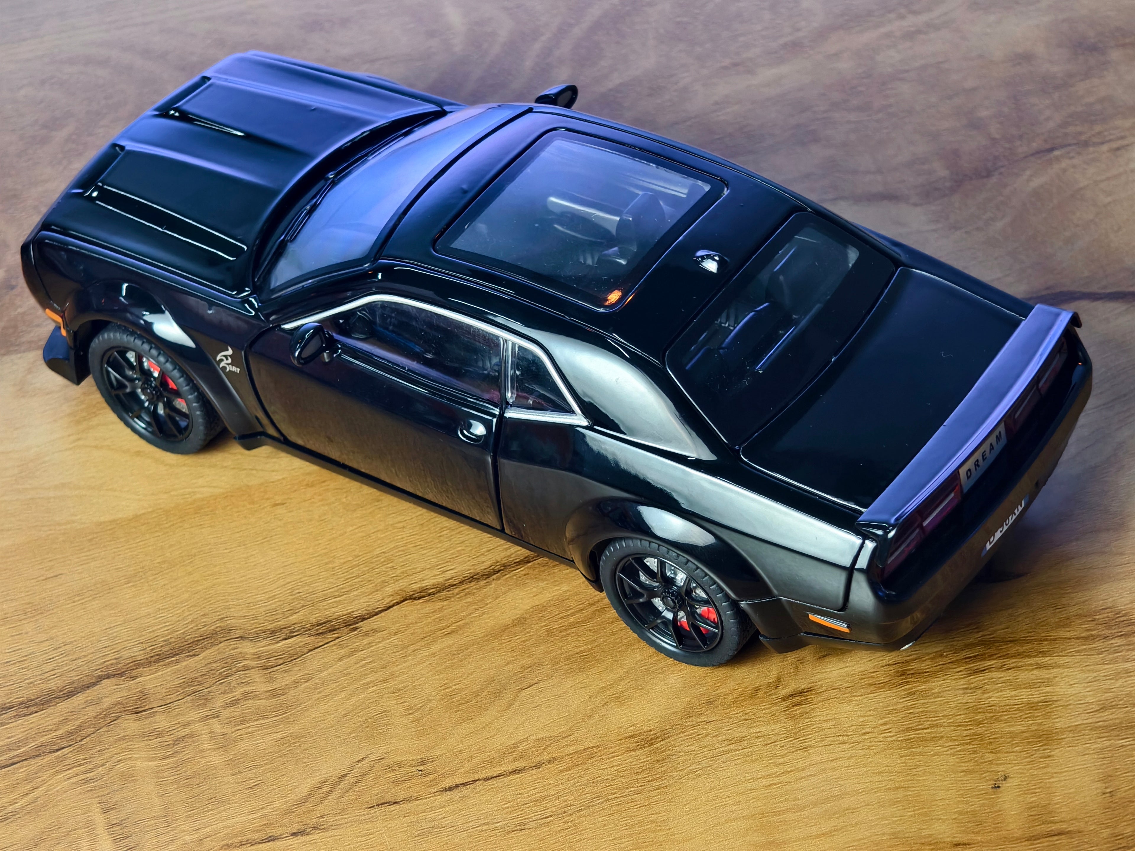 Dodge Challenger SRT 1:24 Scale