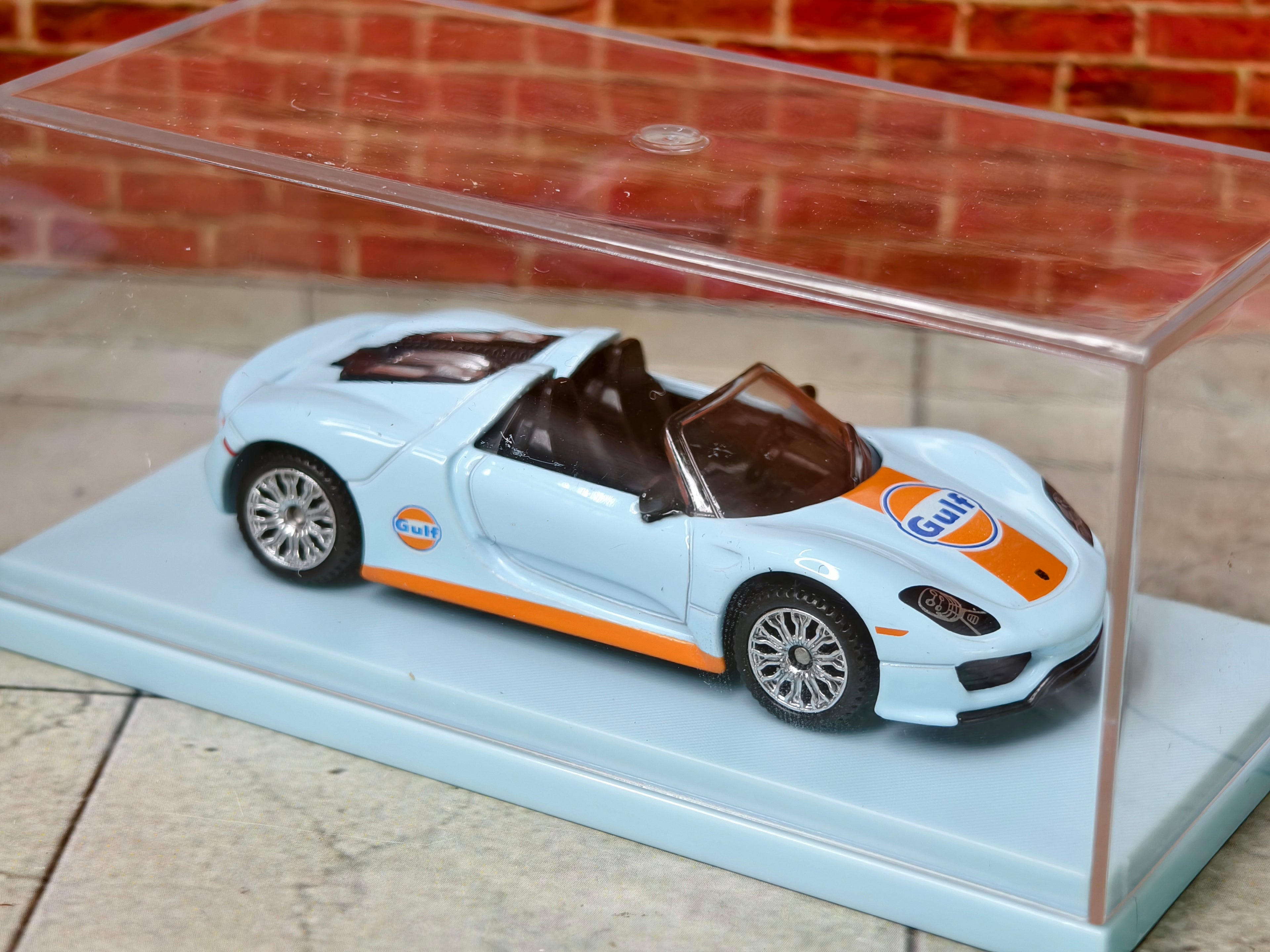 CCA Official Licensed PORSCHE 918 Spyder Gulf Edition 1:64 Scale Premium in Acrylic Box
