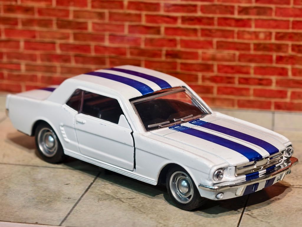 Classic Shelby GT350 Coupe 1965 Model 1:32 Scale