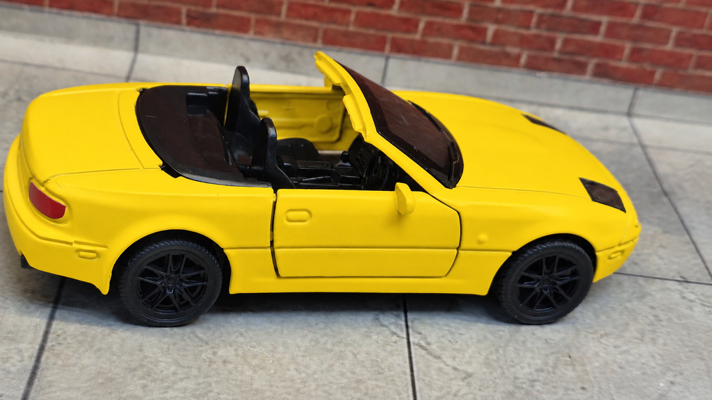 Mazda MX-5 Miata (NA chassis) 1:36 Scale Premium Detailing