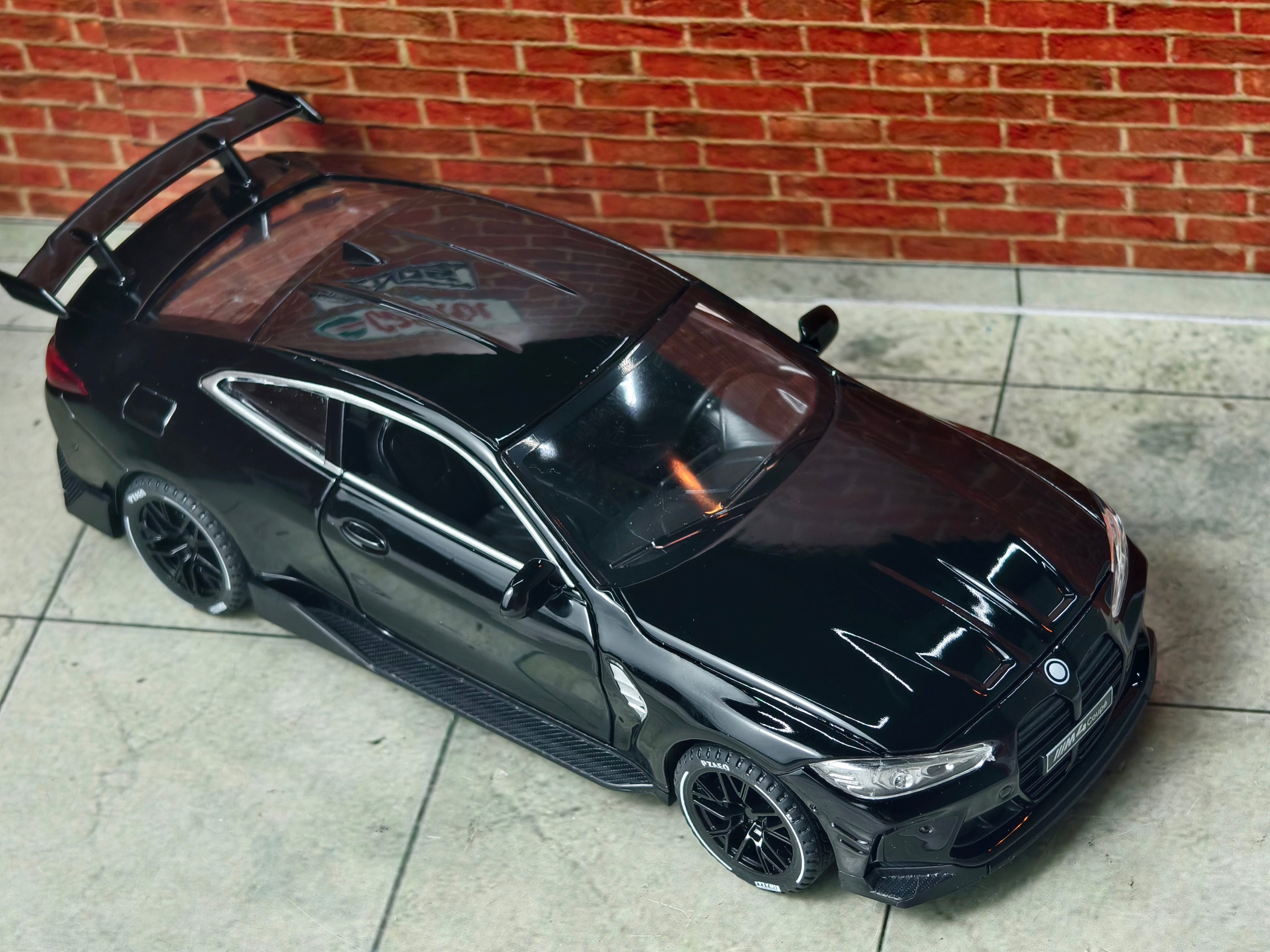 BMW M4 Coupe G82 Generation 1:32 Scale Premium Detailing Black