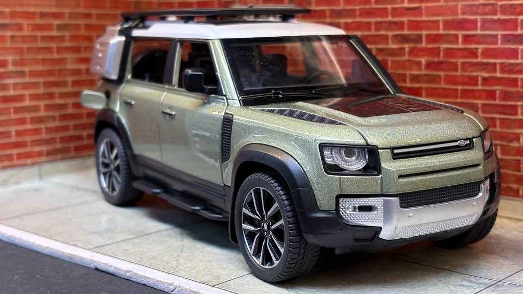 QY Official Licensed Land Rover Defender 110 1:24 Scale Premium Detailing