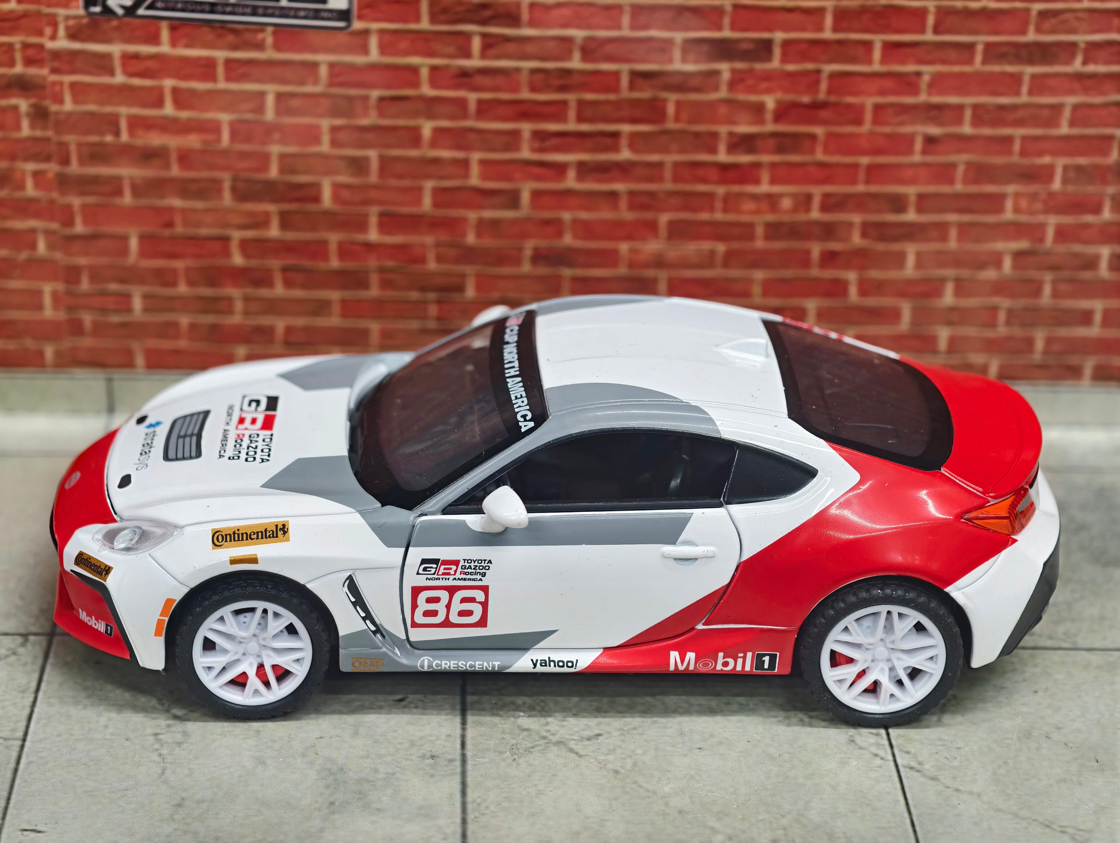 Toyota GR86 1:32 Scale Premium Detailing