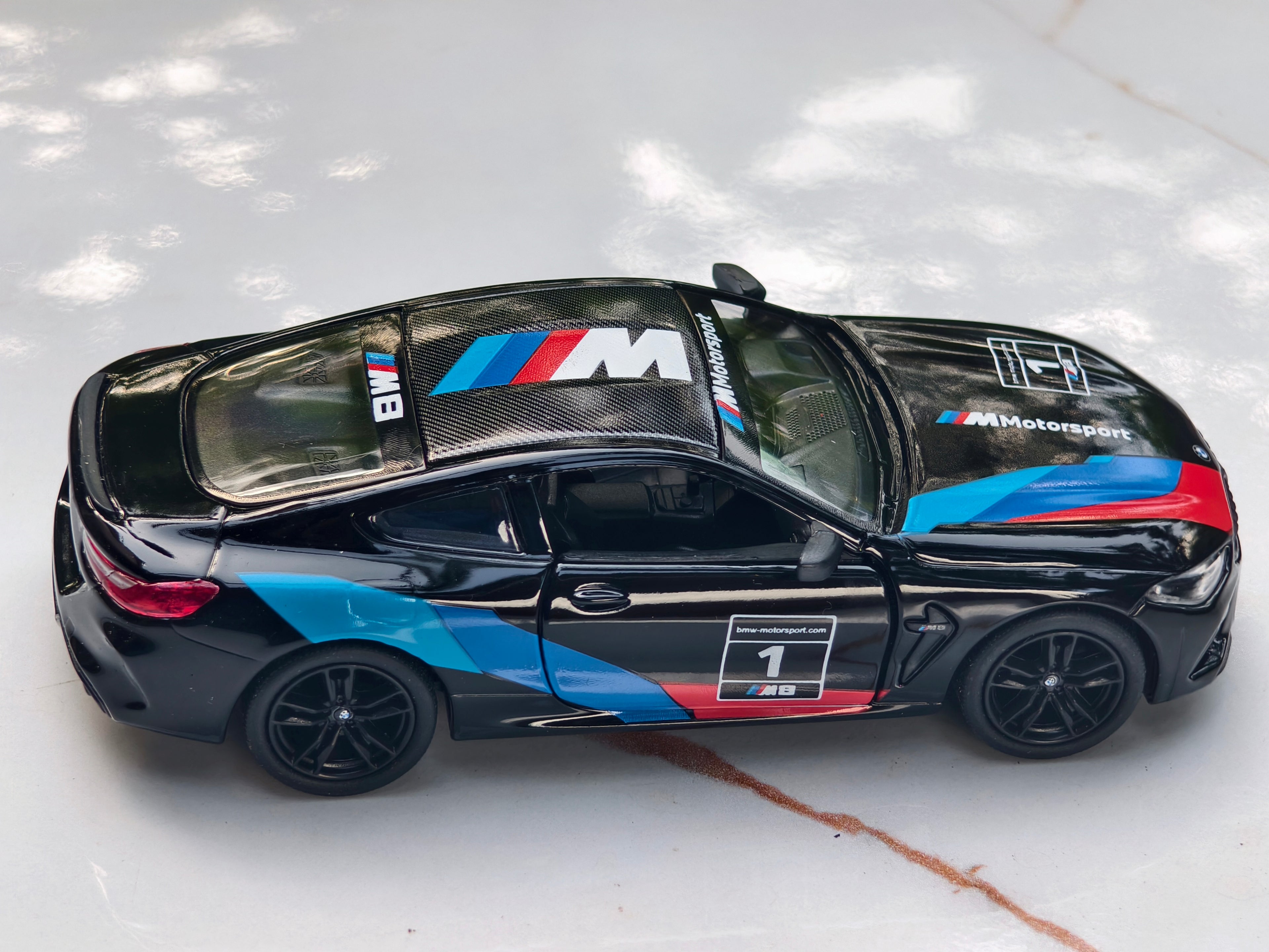 Kinsmart BMW M8 Competition Coupe 1:38