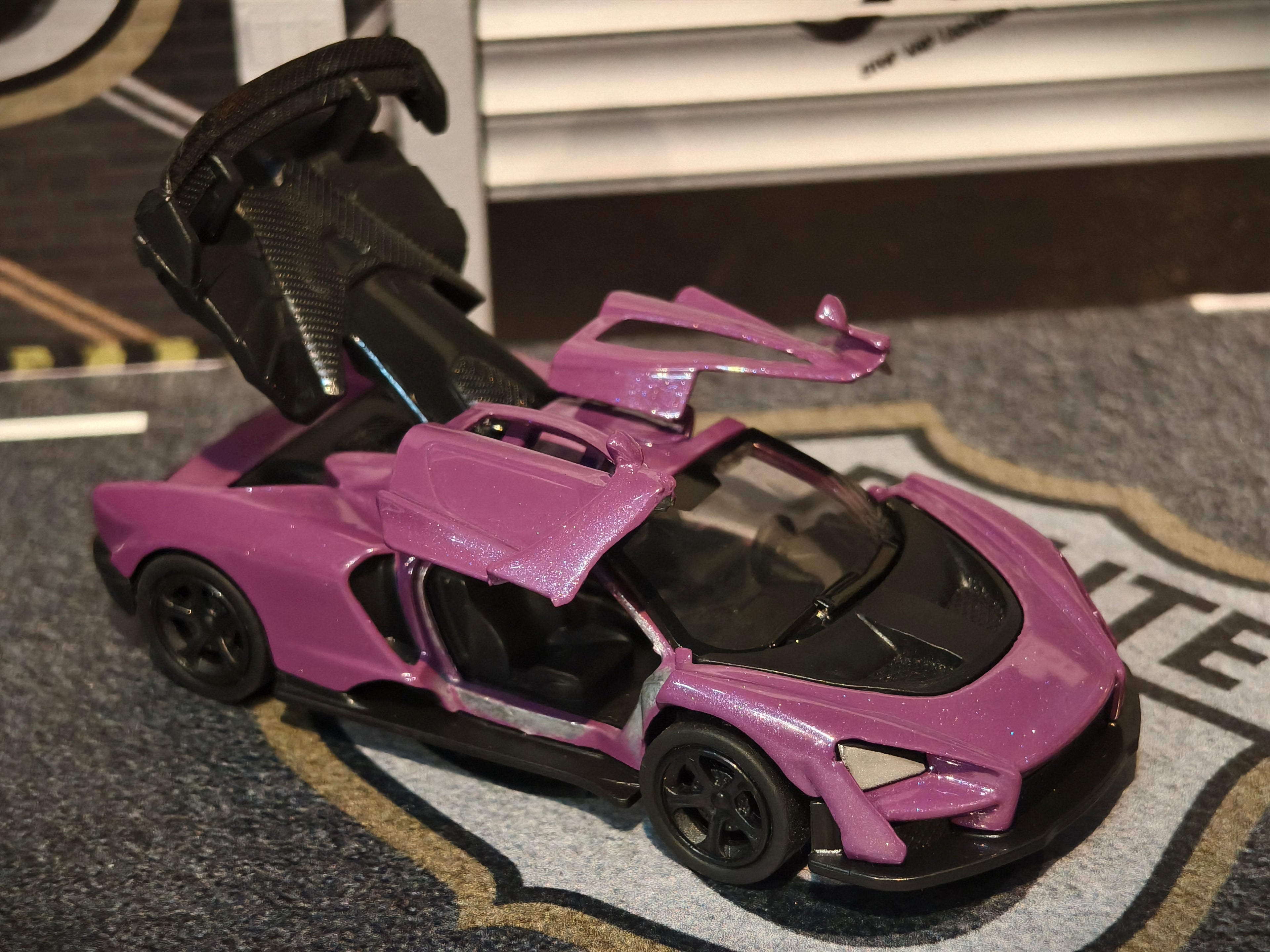 McLaren Senna 1:64 Scale Premium Detailing