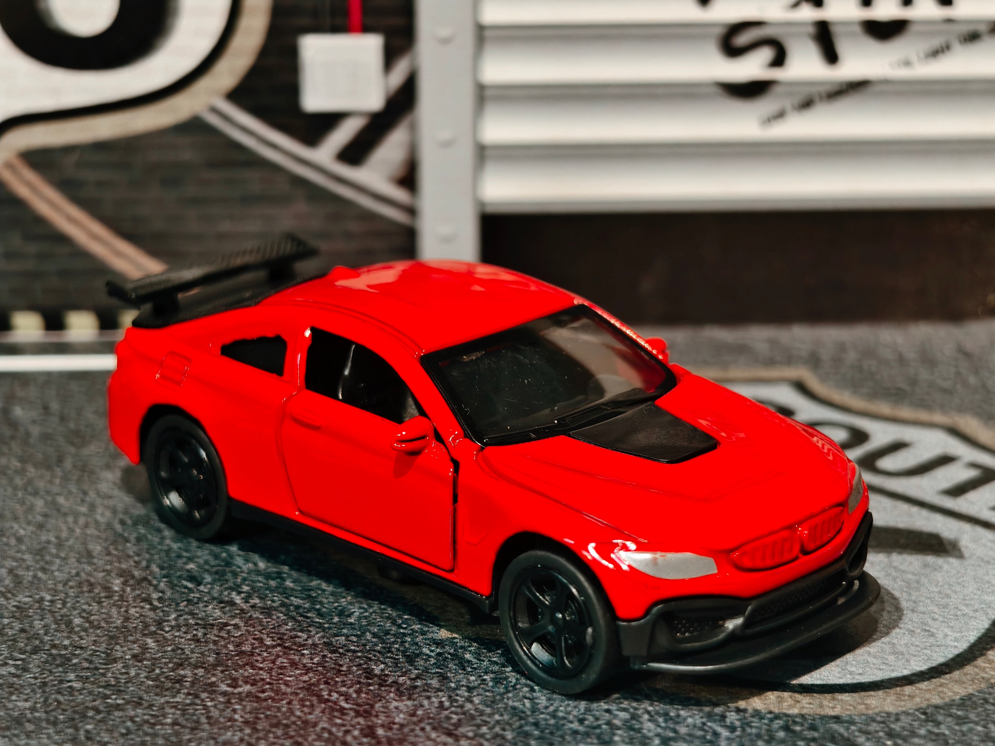 BMW M4 F82 Generation 1:64 Scale Premium Detailing