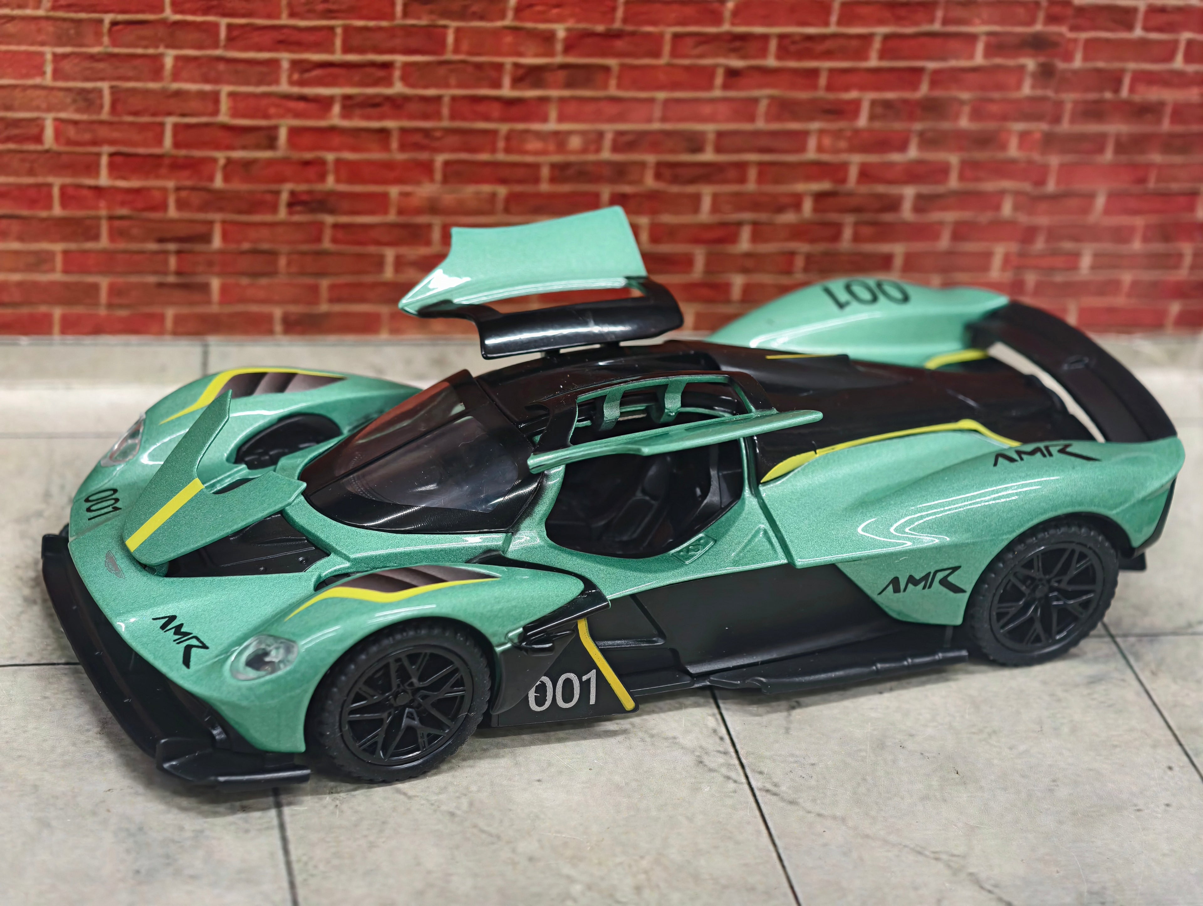 Aston Martin Valkyrie AMR Pro 1:32 Scale