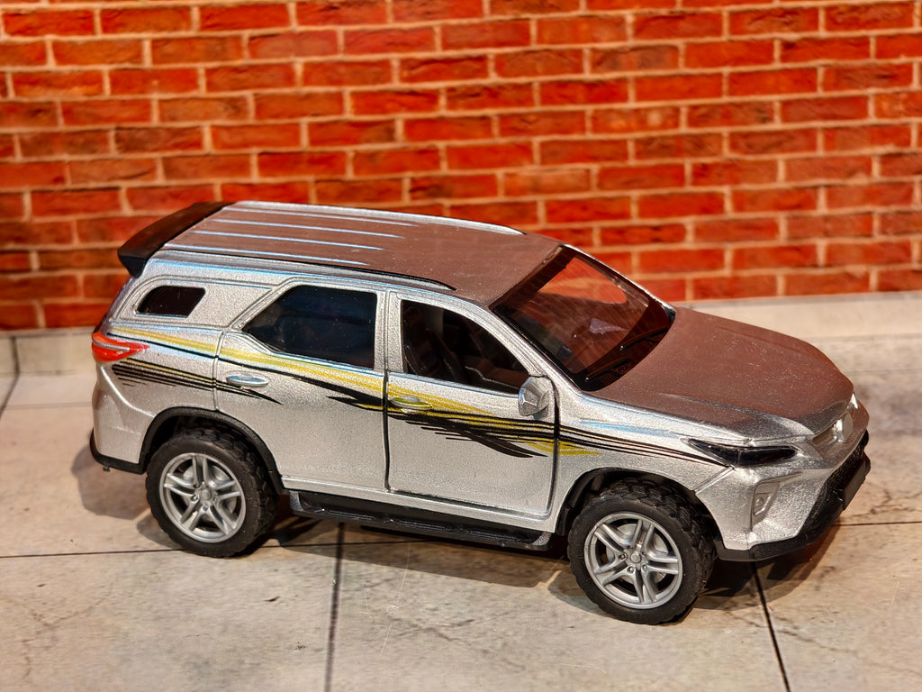 Fortuner 1:36 Scale 3 Door Openable with Light & Sound