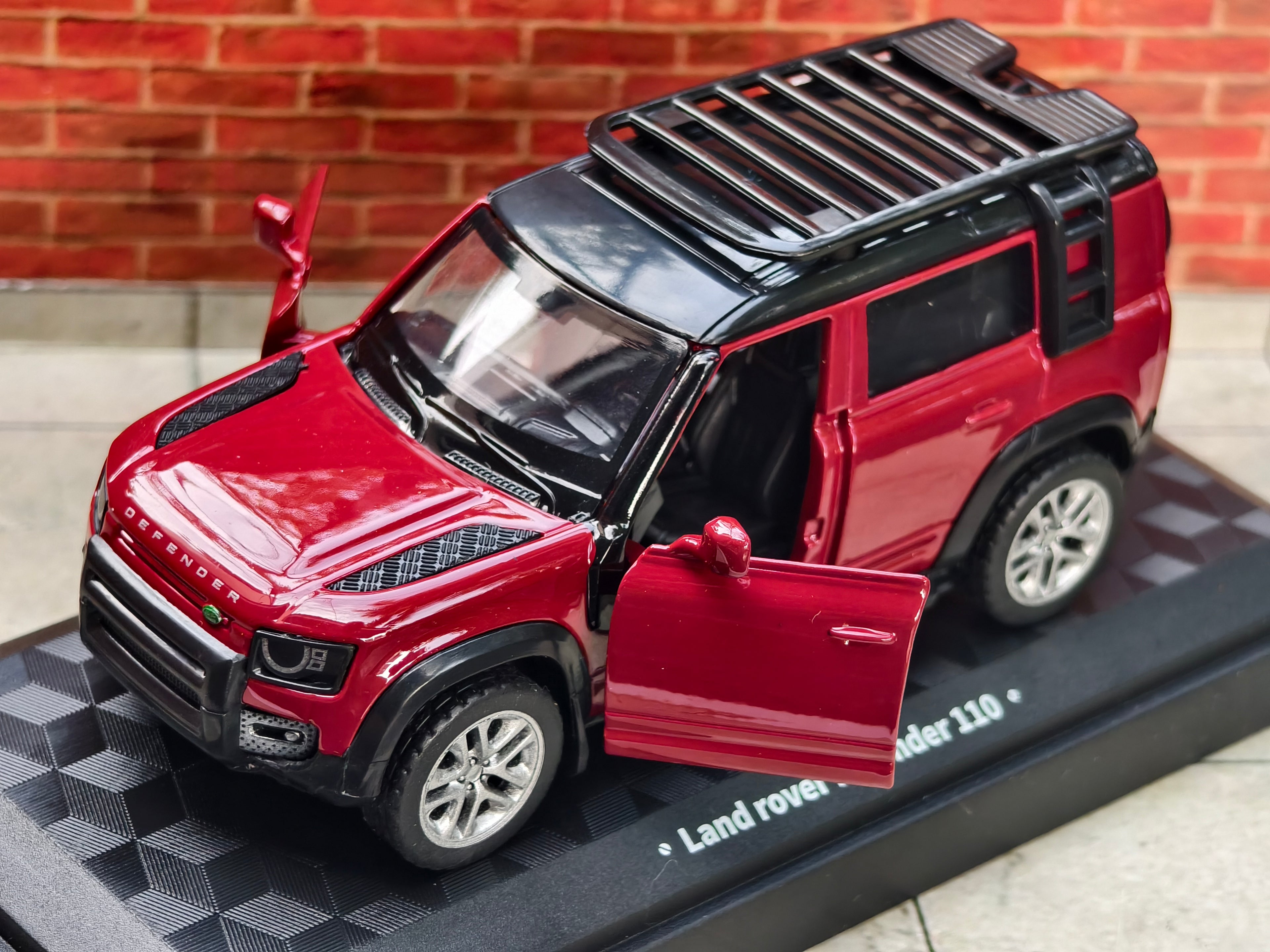 CCA Official Licensed Land Rover Defender 110 1:43 Scale Premium Detailing