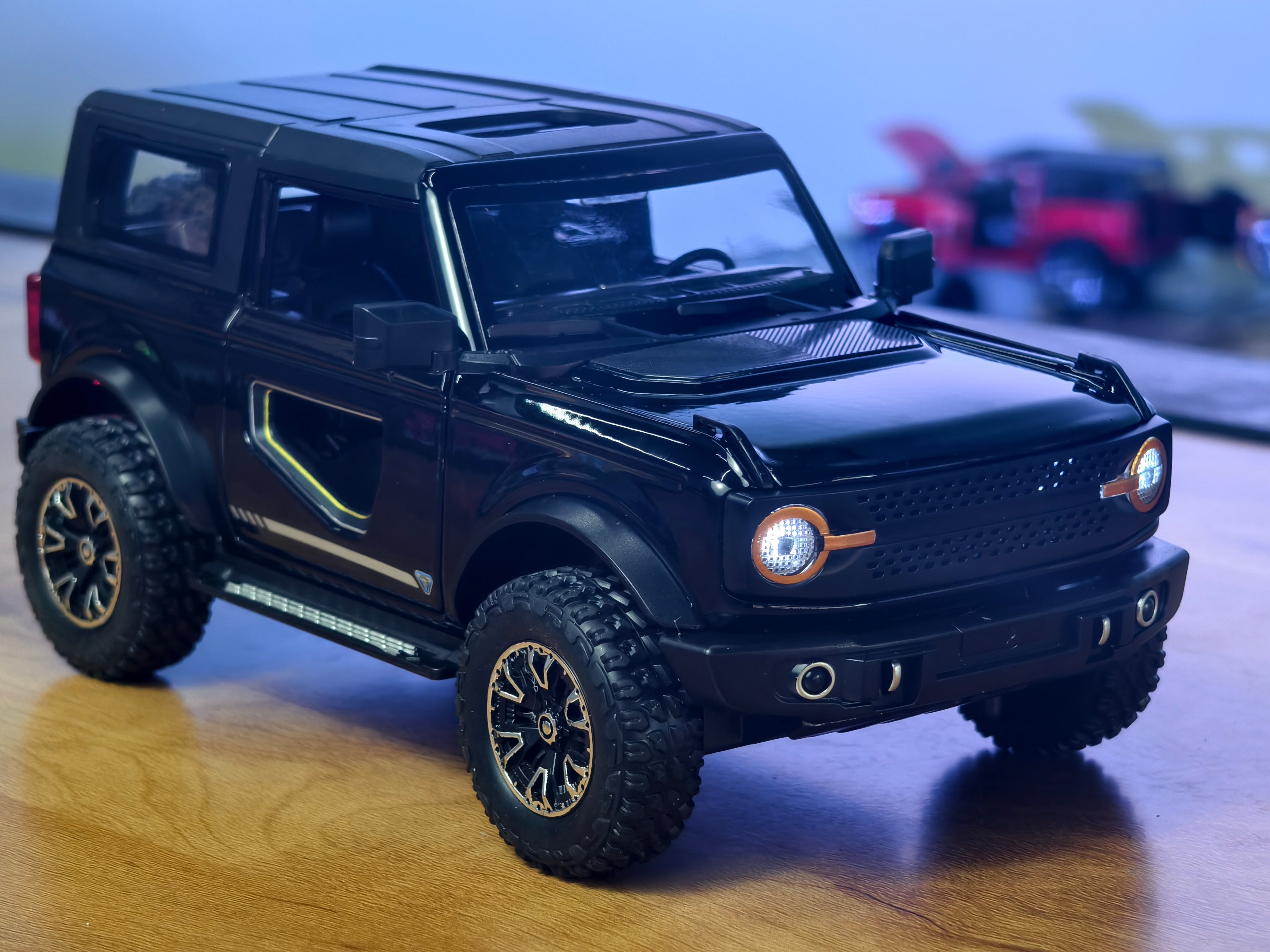Ford Bronco 1:24 Scale Premium Detailing