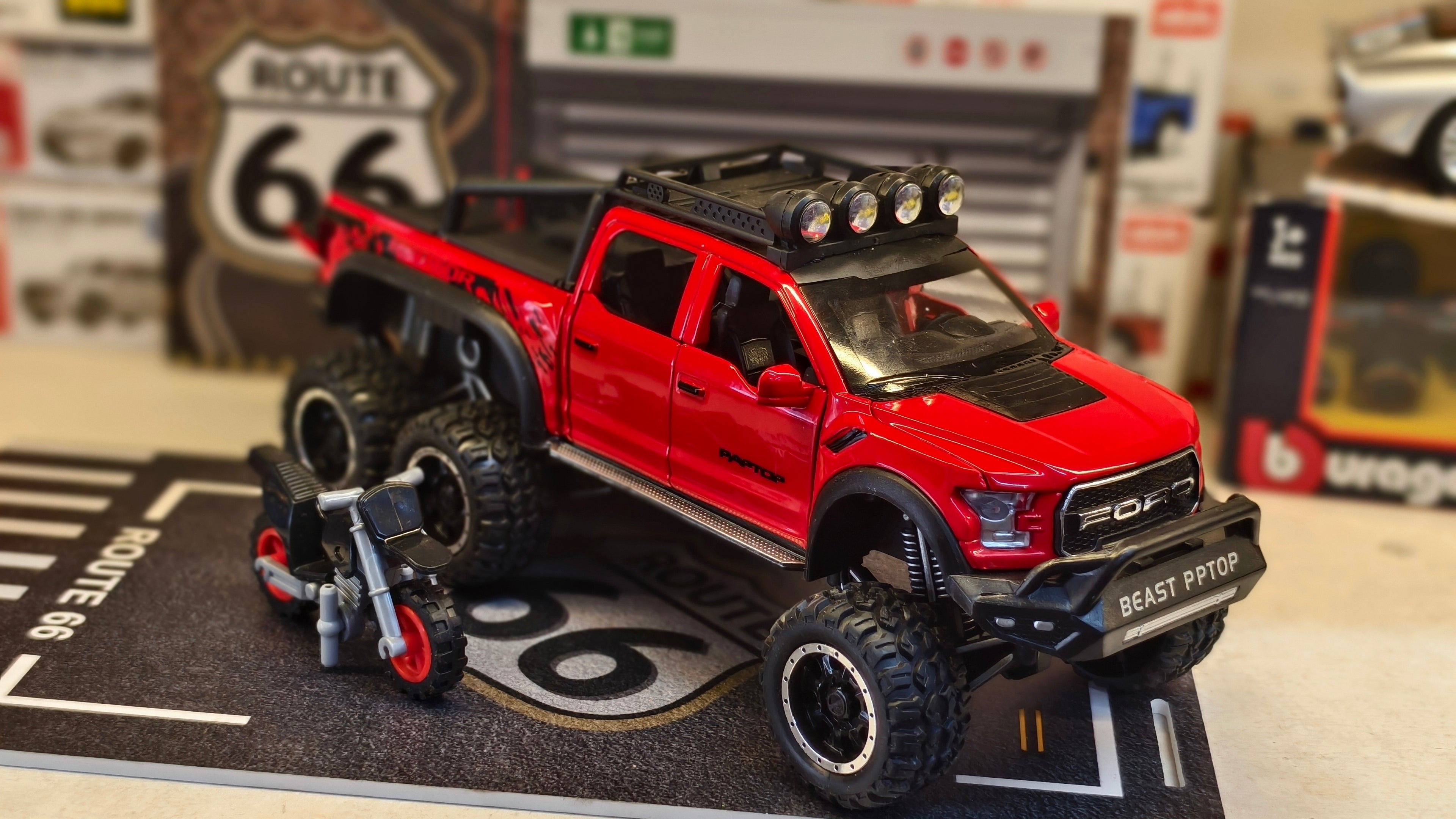 Ford Raptor 1:28 Scale with Detachable Bike