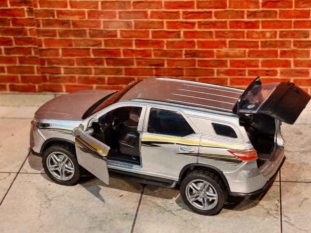 Fortuner 1:36 Scale 3 Door Openable with Light & Sound