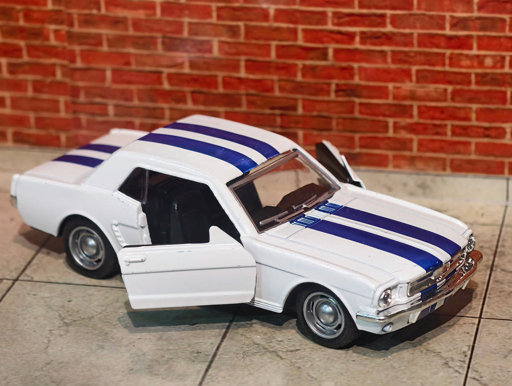 Classic Shelby GT350 Coupe 1965 Model 1:32 Scale