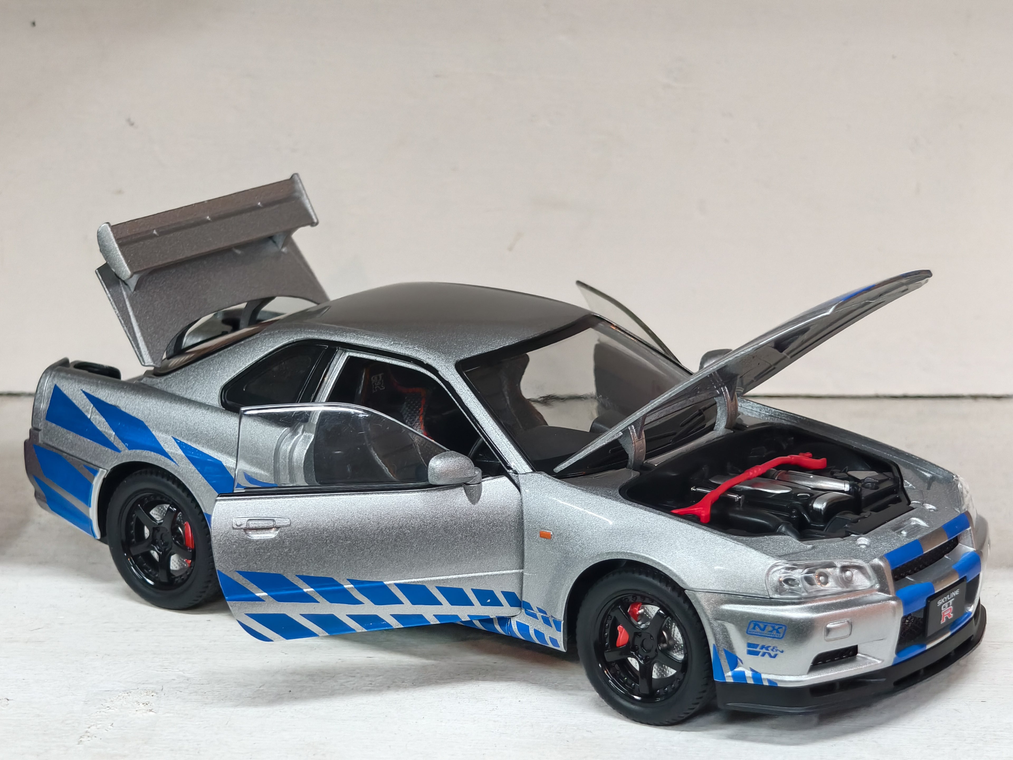 Nissan Skyline GT-R (R34) 1:24 Diecast Model – Light, Sound & Adjustable Mirrors
