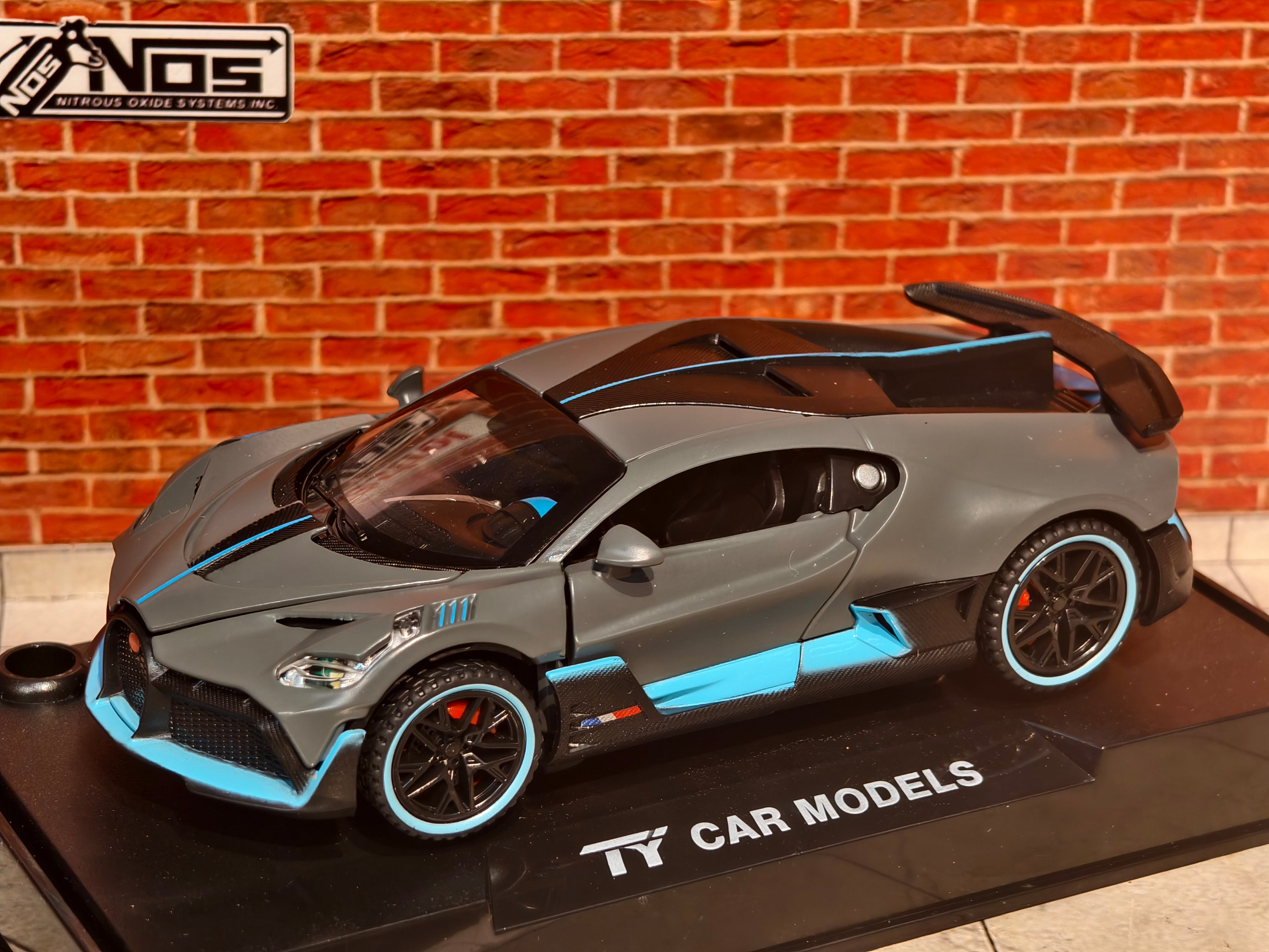 Bugatti Divo 1:32 Scale