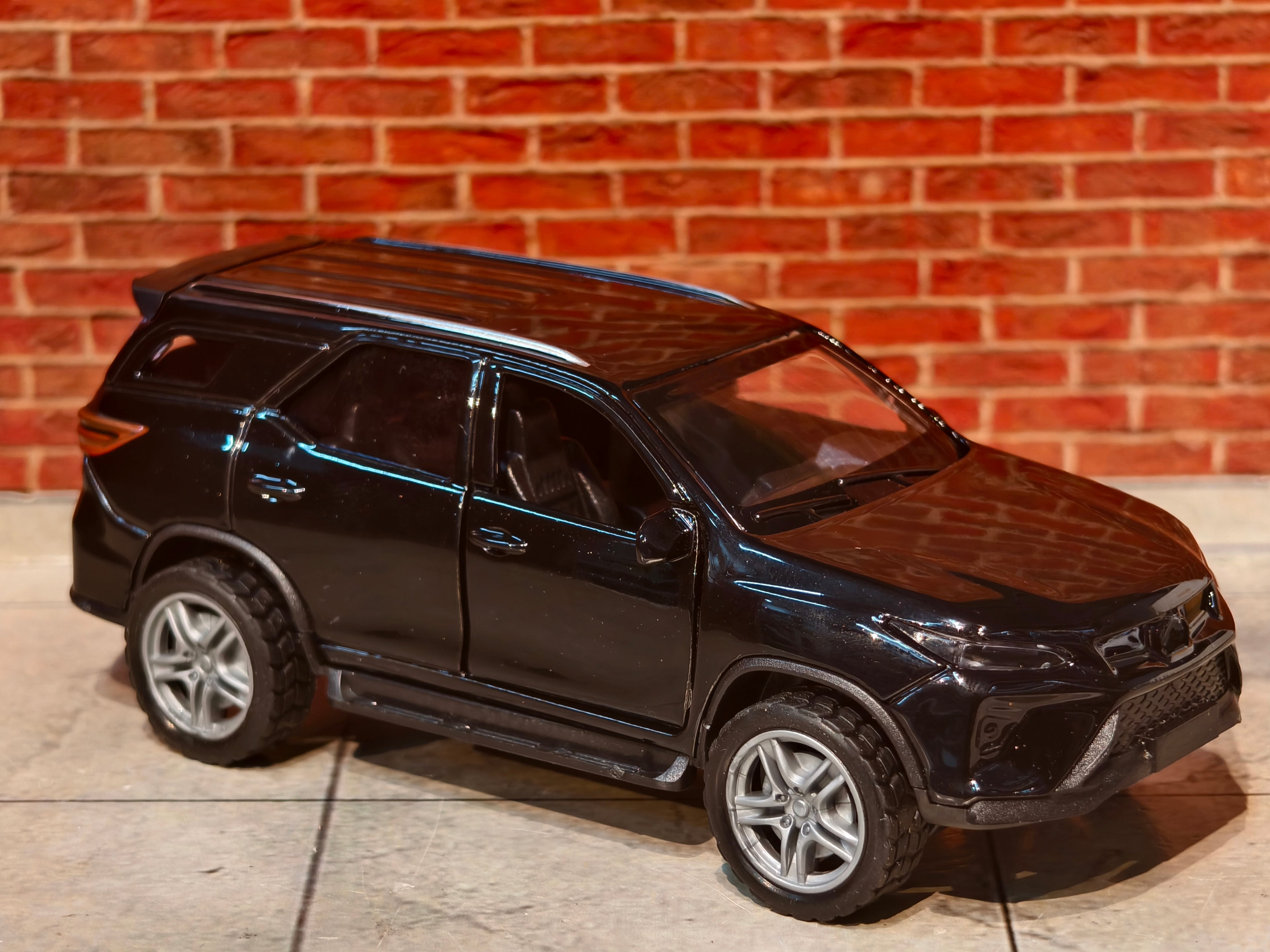 Fortuner 1:36 Scale 3 Door Openable with Light & Sound