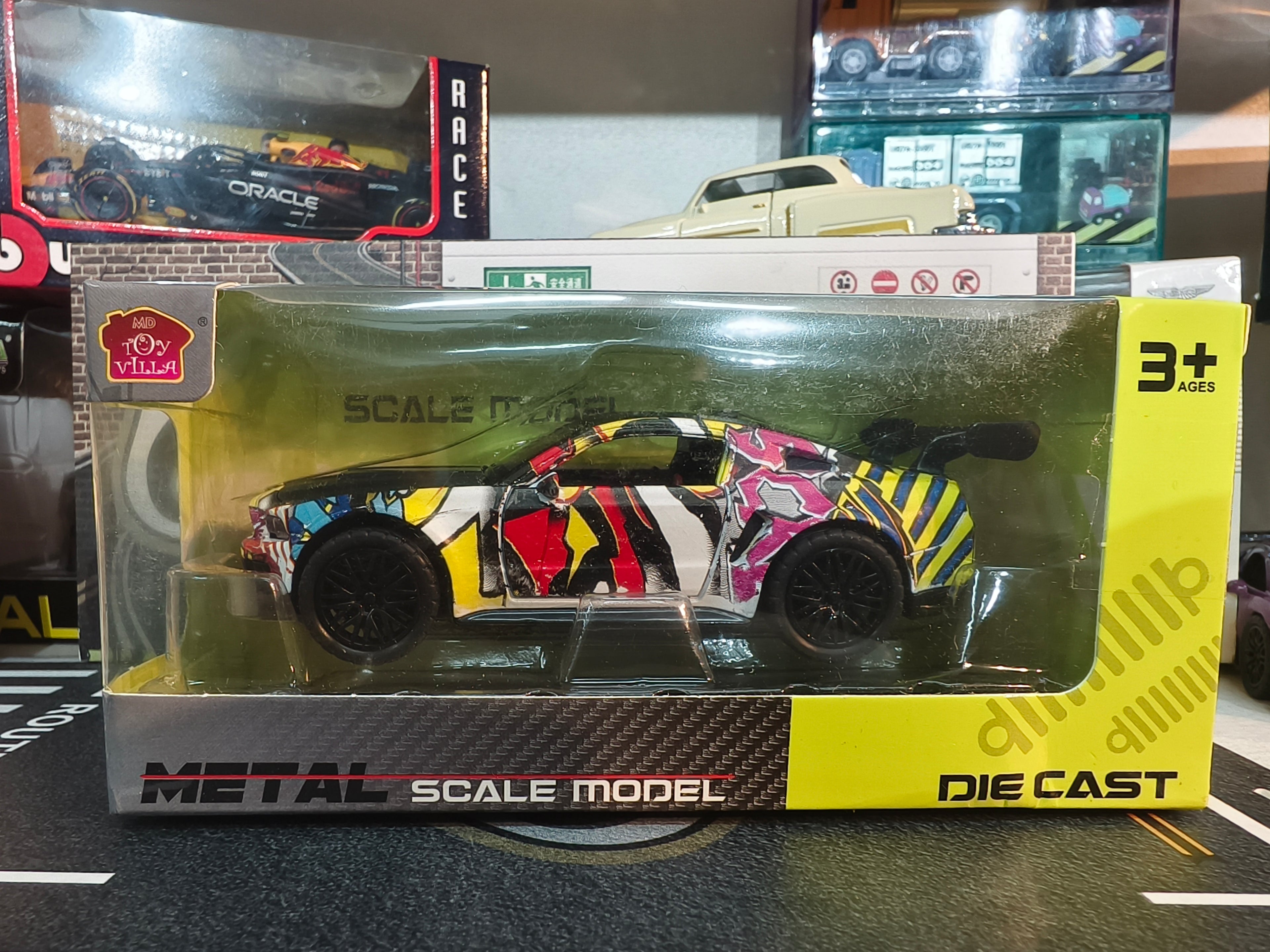 Graffiti Edition Diecast Car 1:36 Scale Box Piece with Light & Sound Simulation