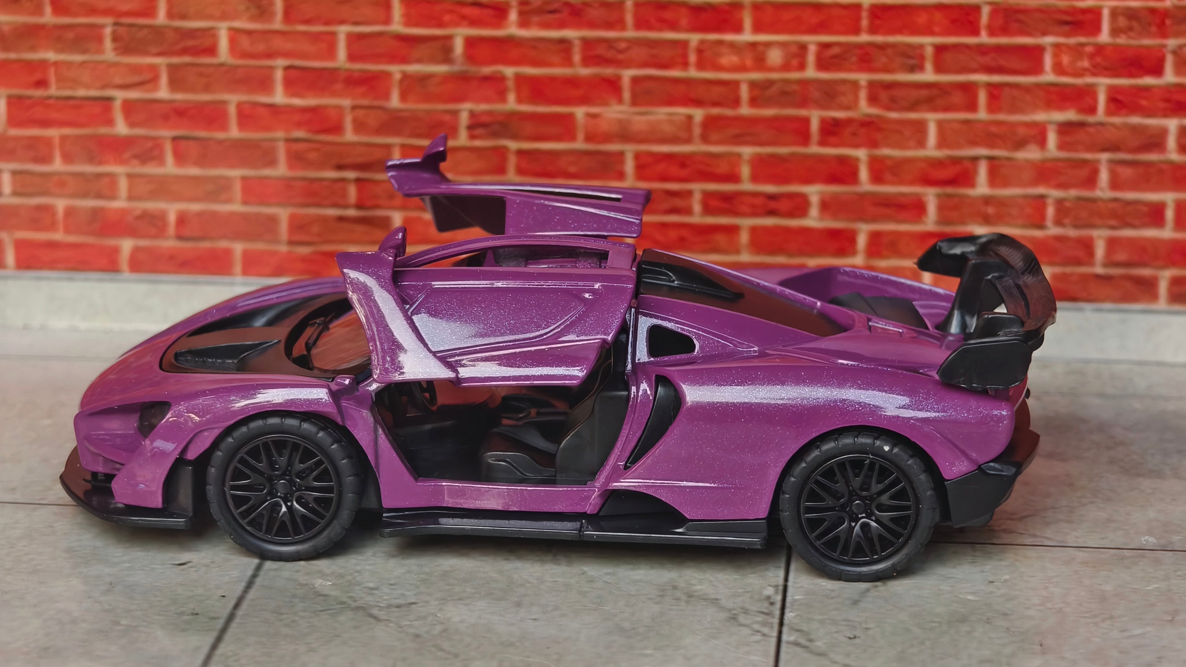 McLaren Senna 1:36 Scale