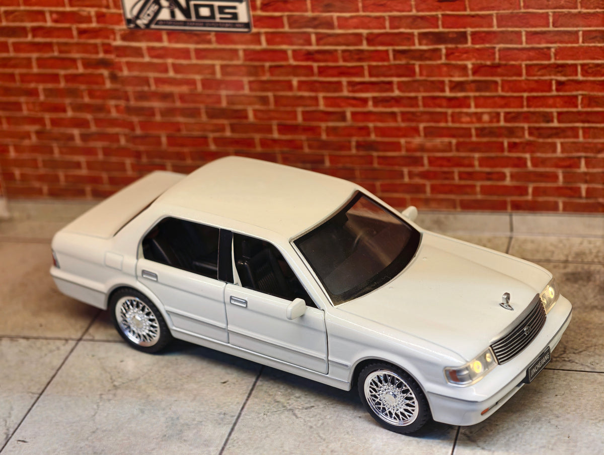 Toyota Crown VIP Edition (1:32 Scale)