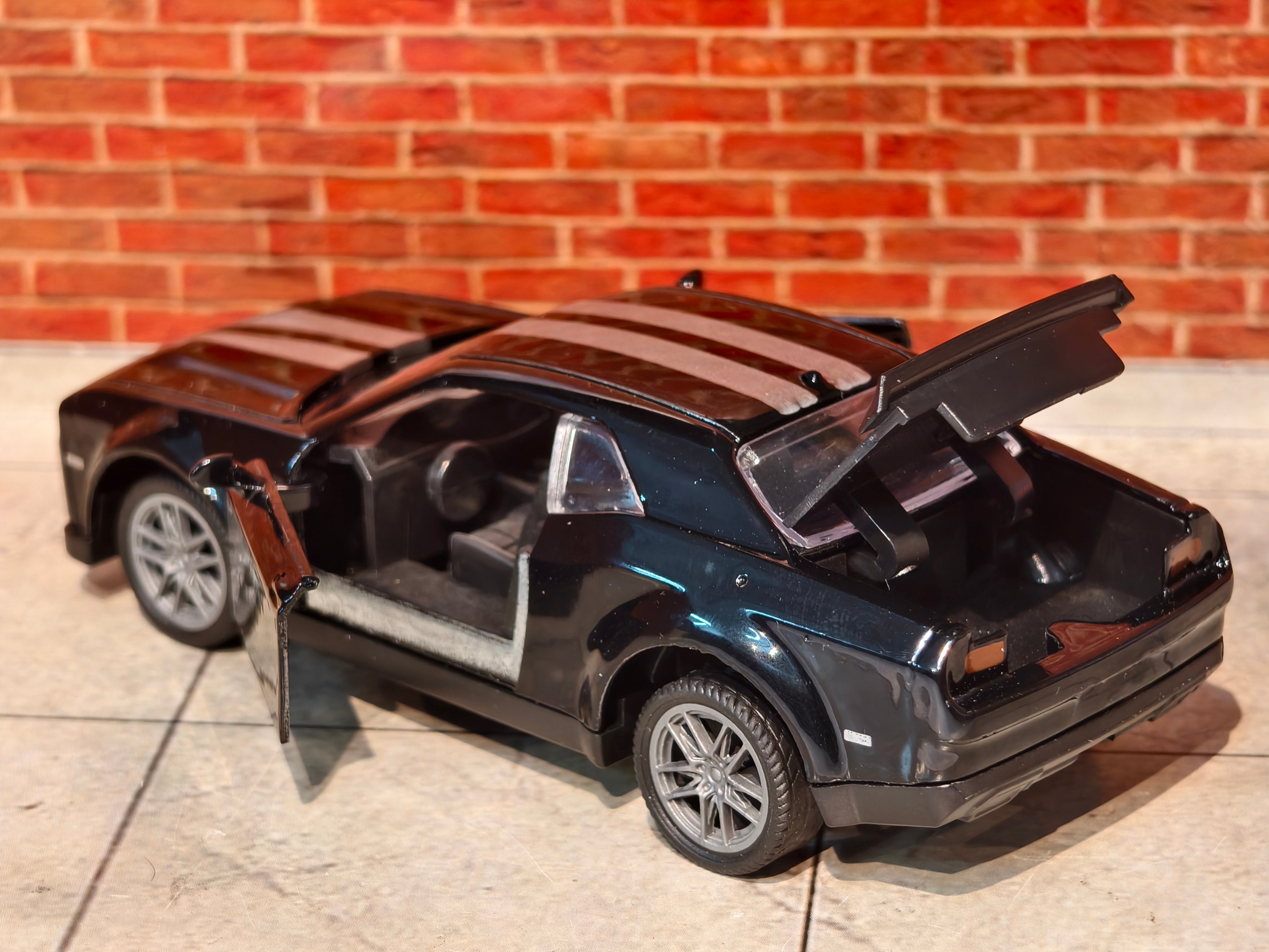 Dodge Challenger SRT 1:36 Scale