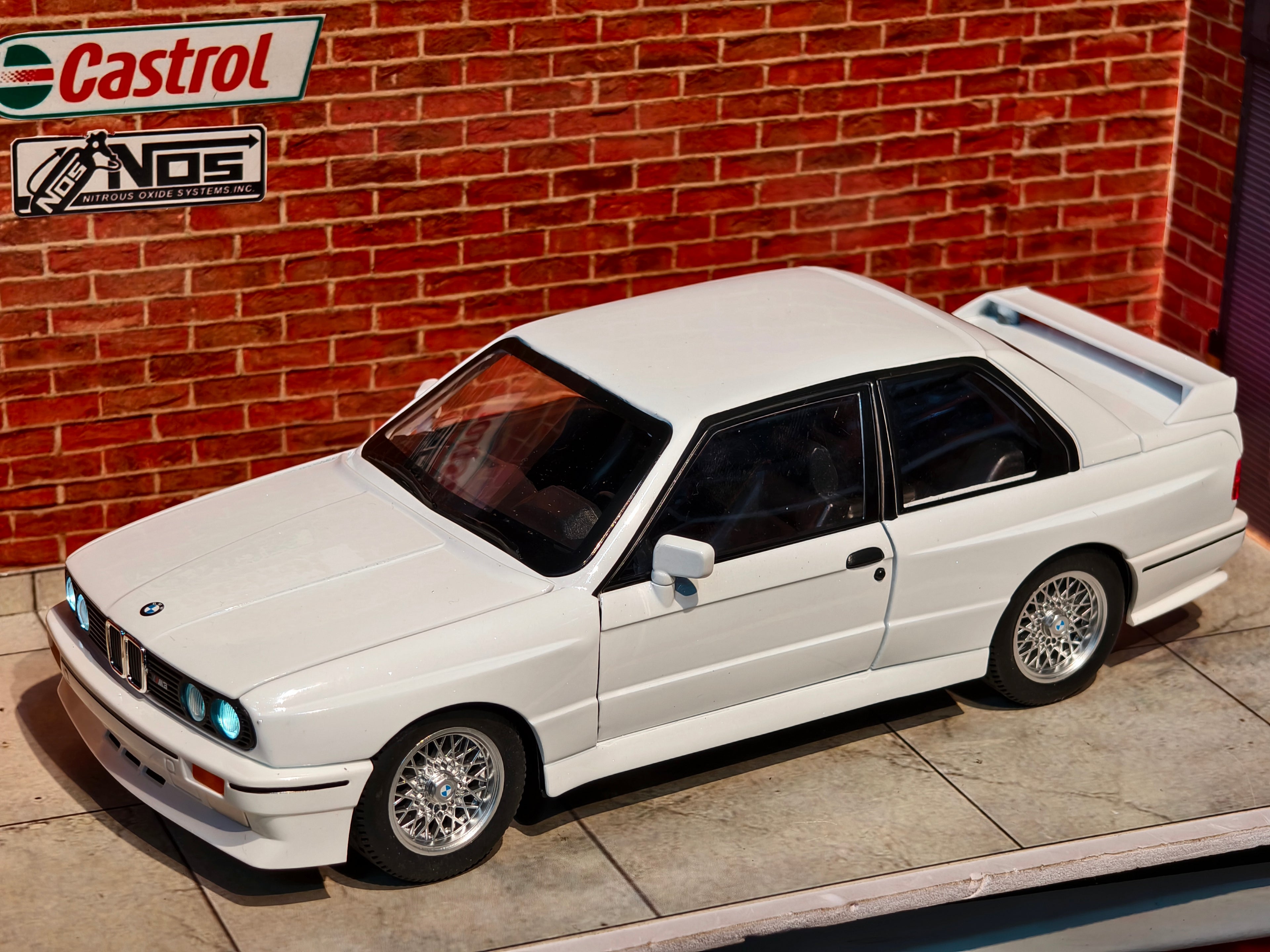 BMW E 30 Stock 1:24 Scale Premium Detailing