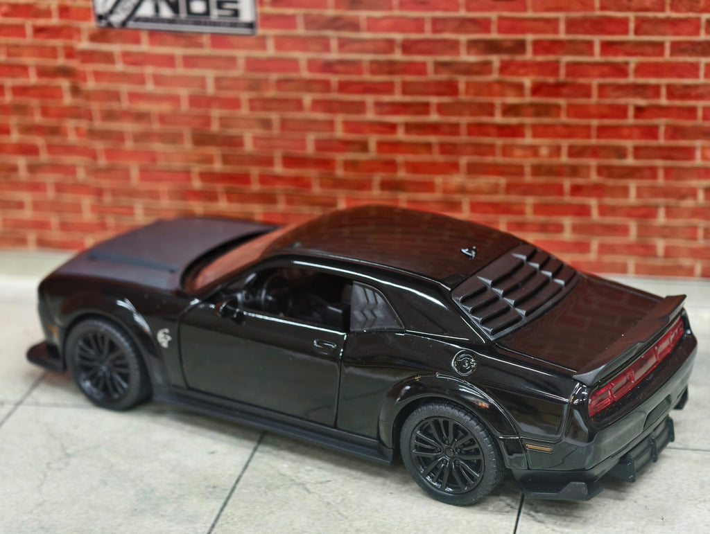 Dodge Challenger SRT 1:32 Scale