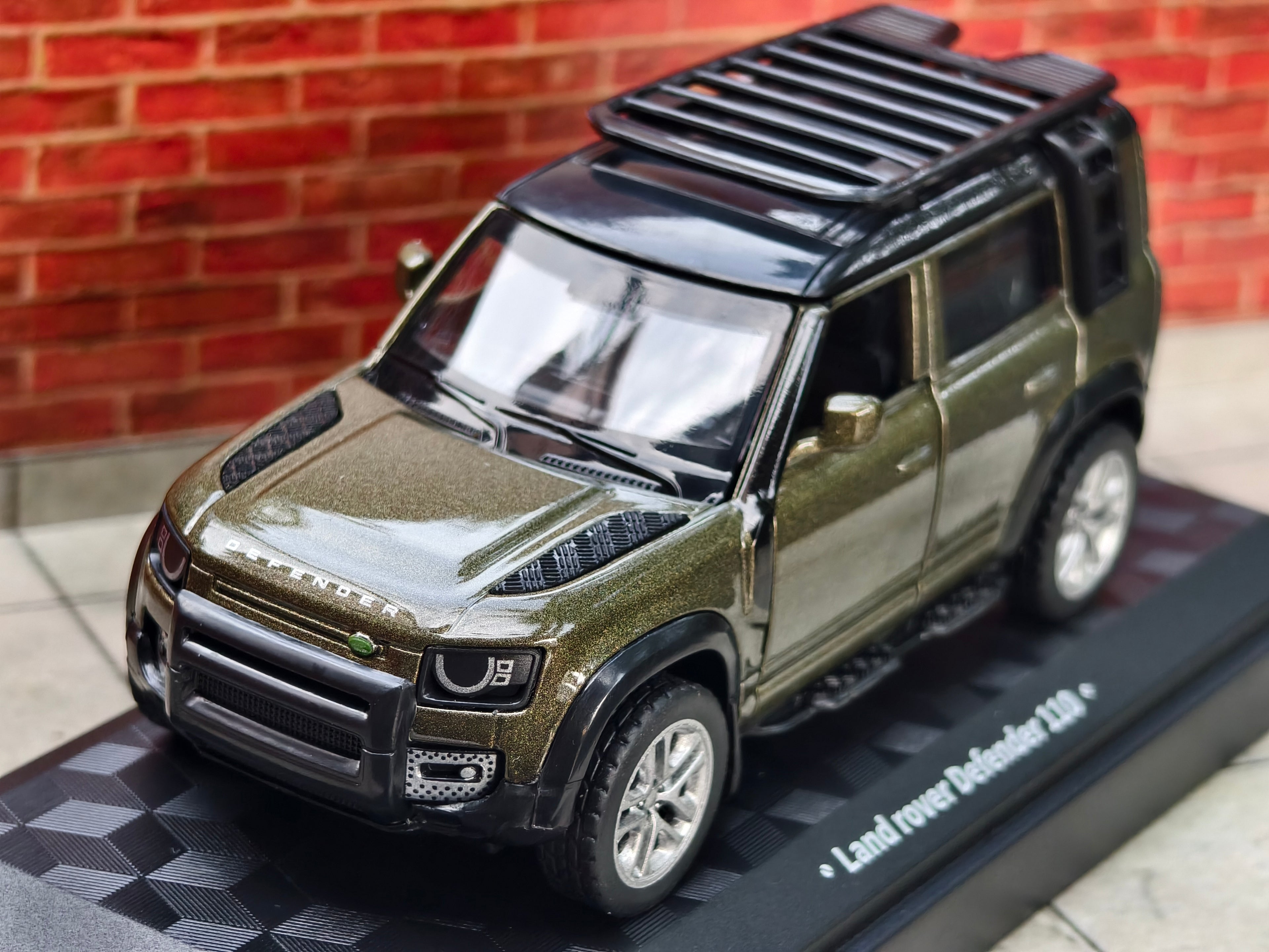 CCA Official Licensed Land Rover Defender 110 1:43 Scale Premium Detailing