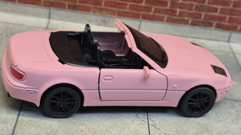 Mazda MX-5 Miata (NA chassis) 1:36 Scale Premium Detailing