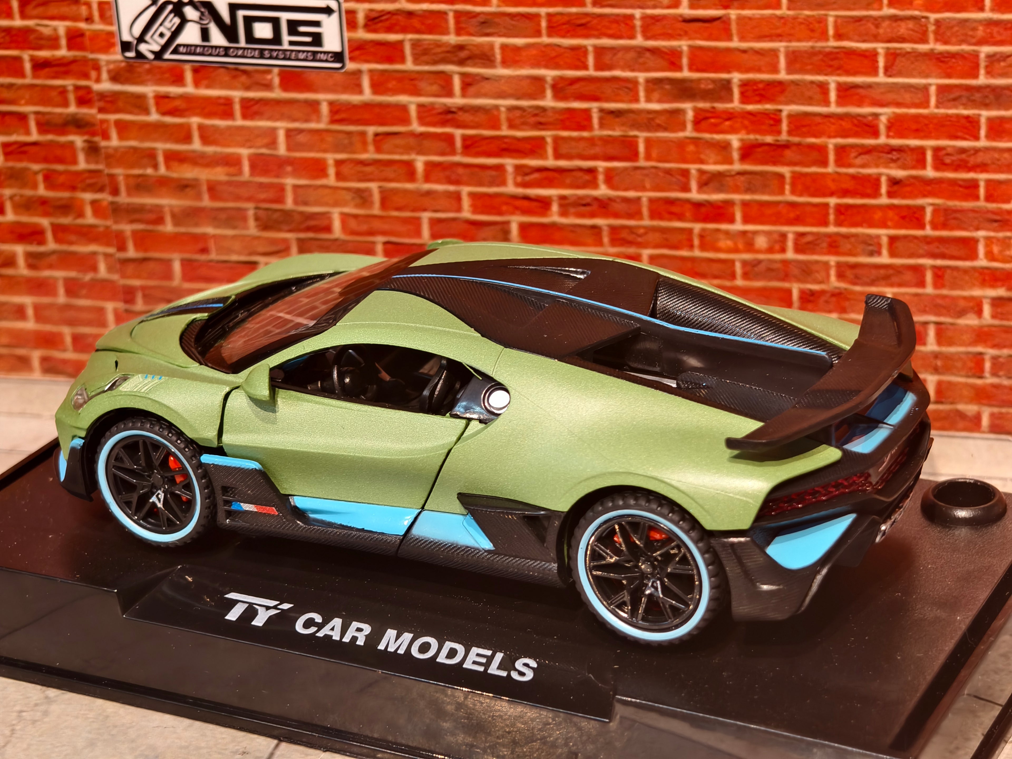 Bugatti Divo 1:32 Scale