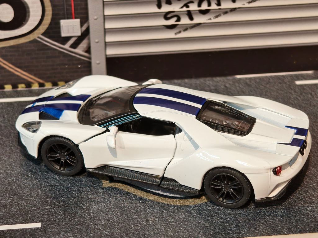 KINSMART OFFICIAL LICENSED 2017 FORD GT KT5391 1:38 Scale
