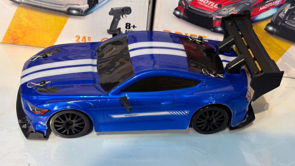4WD Drift RC 20 Kmph 1:24 Scale with Proportional Acceleration and Speed Adjustments