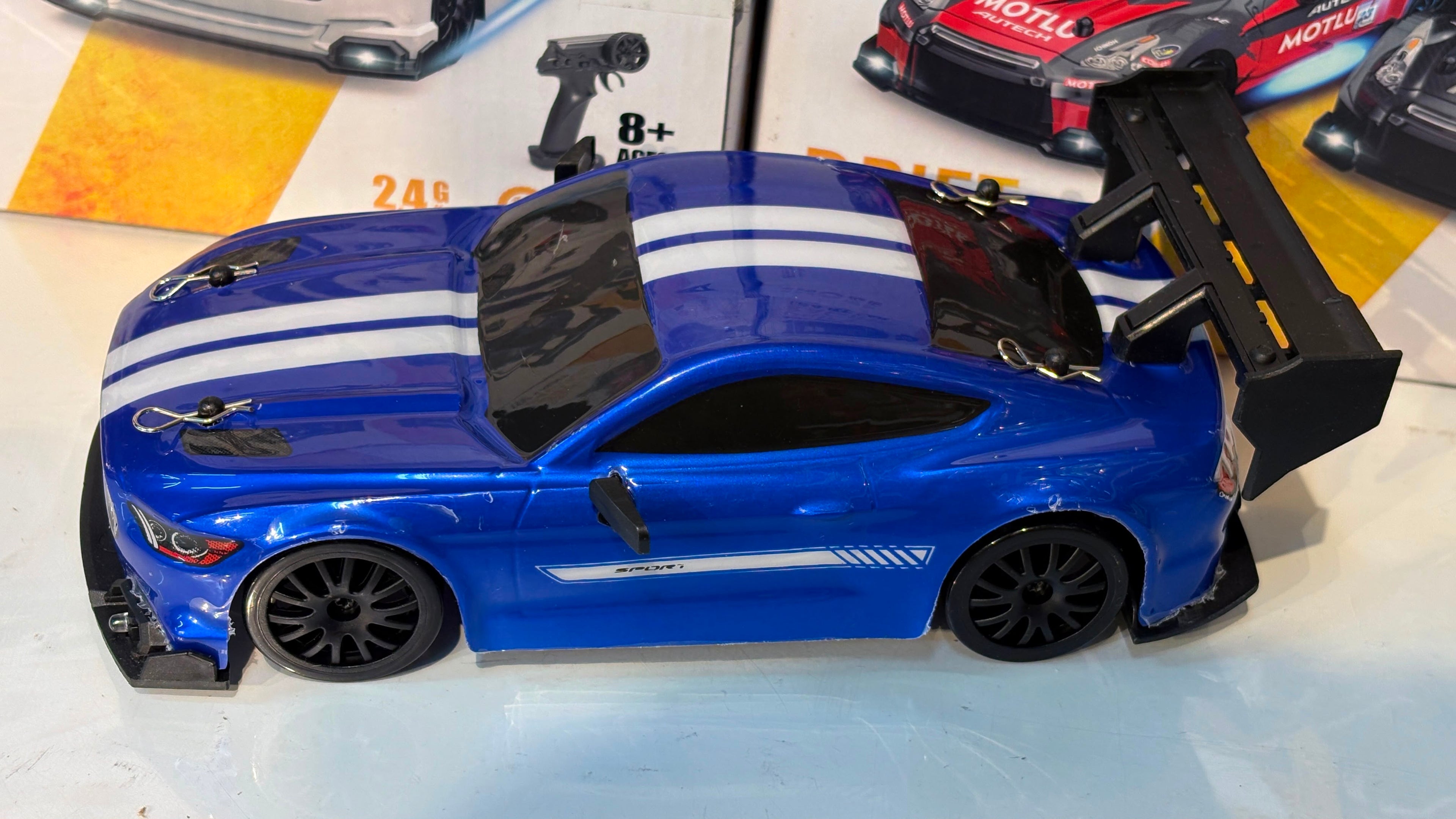 4WD Drift RC 20 Kmph 1:24 Scale with Proportional Acceleration and Speed Adjustments
