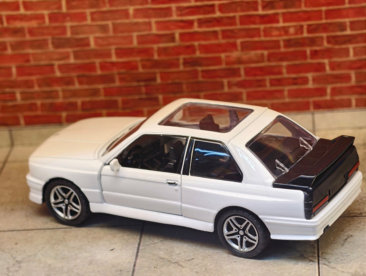 BMW M3 E 30 1:36 Scale Premium Detailing