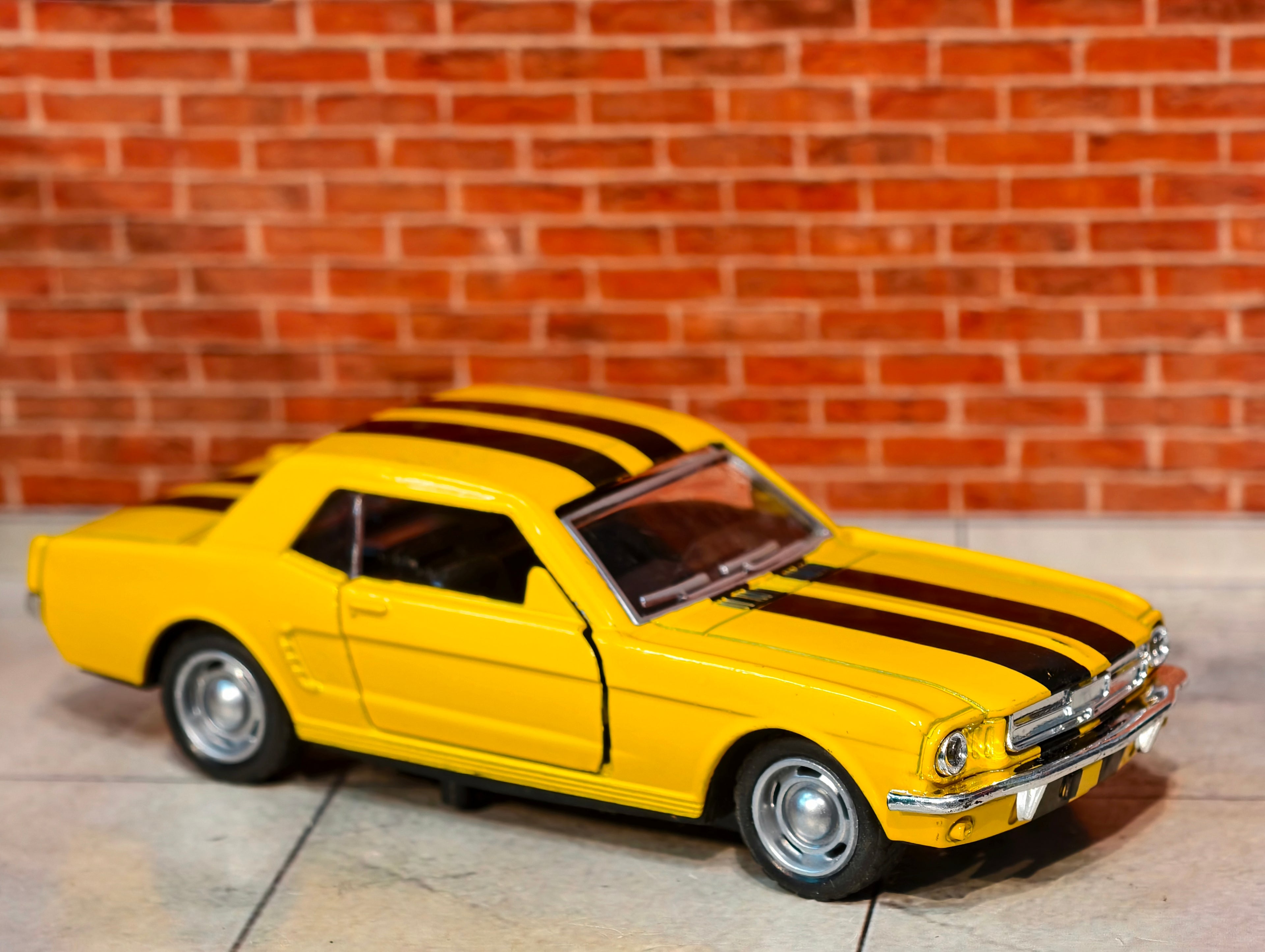 Classic Shelby GT350 Coupe 1965 Model 1:32 Scale