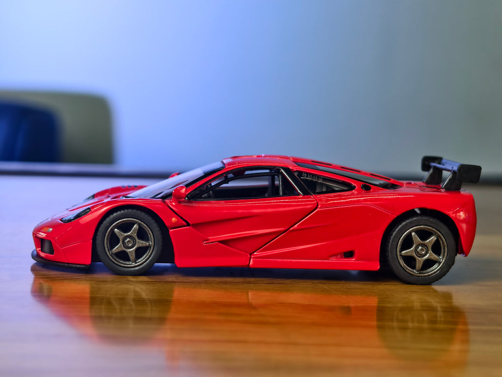 Kinsmart Official Licensed 1995 McLaren F1 GTR 1:34 Scale