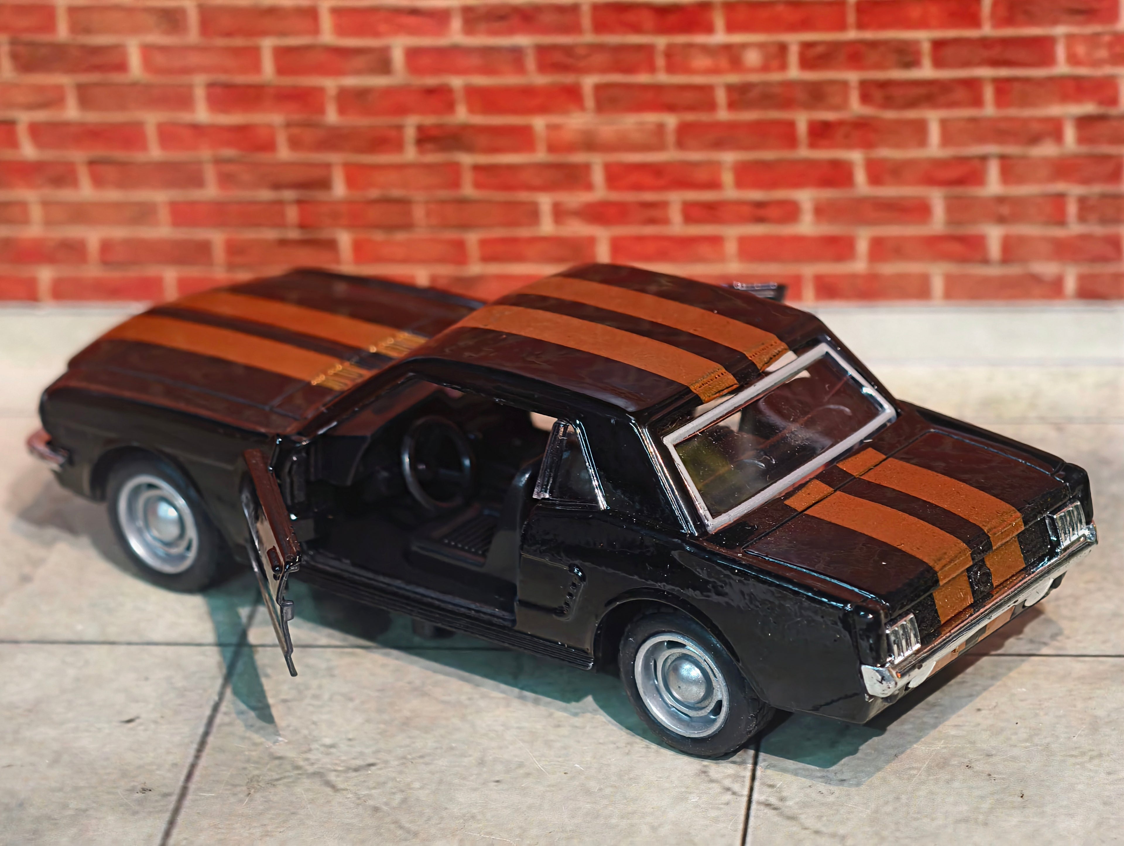 Classic Shelby GT350 Coupe 1965 Model 1:32 Scale