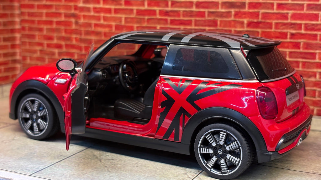 QY Official Licensed Mini Cooper S 1:24 Scale Premium Detailing