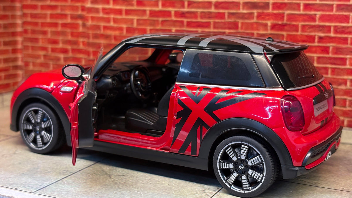 QY Official Licensed Mini Cooper S 1:24 Scale Premium Detailing