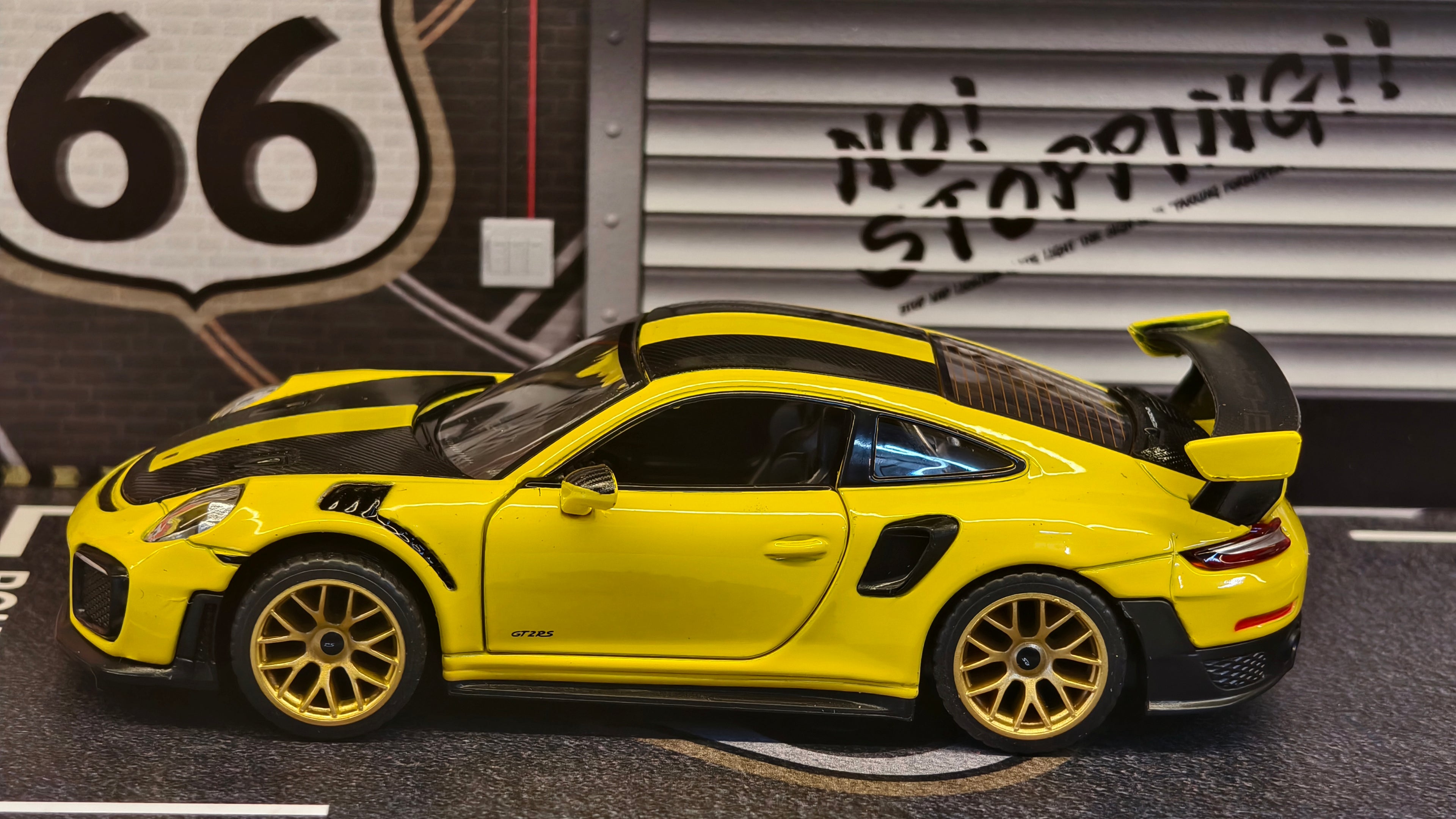 Official Licensed Porsche 911 GT 2 RS 1:32 by MSZ