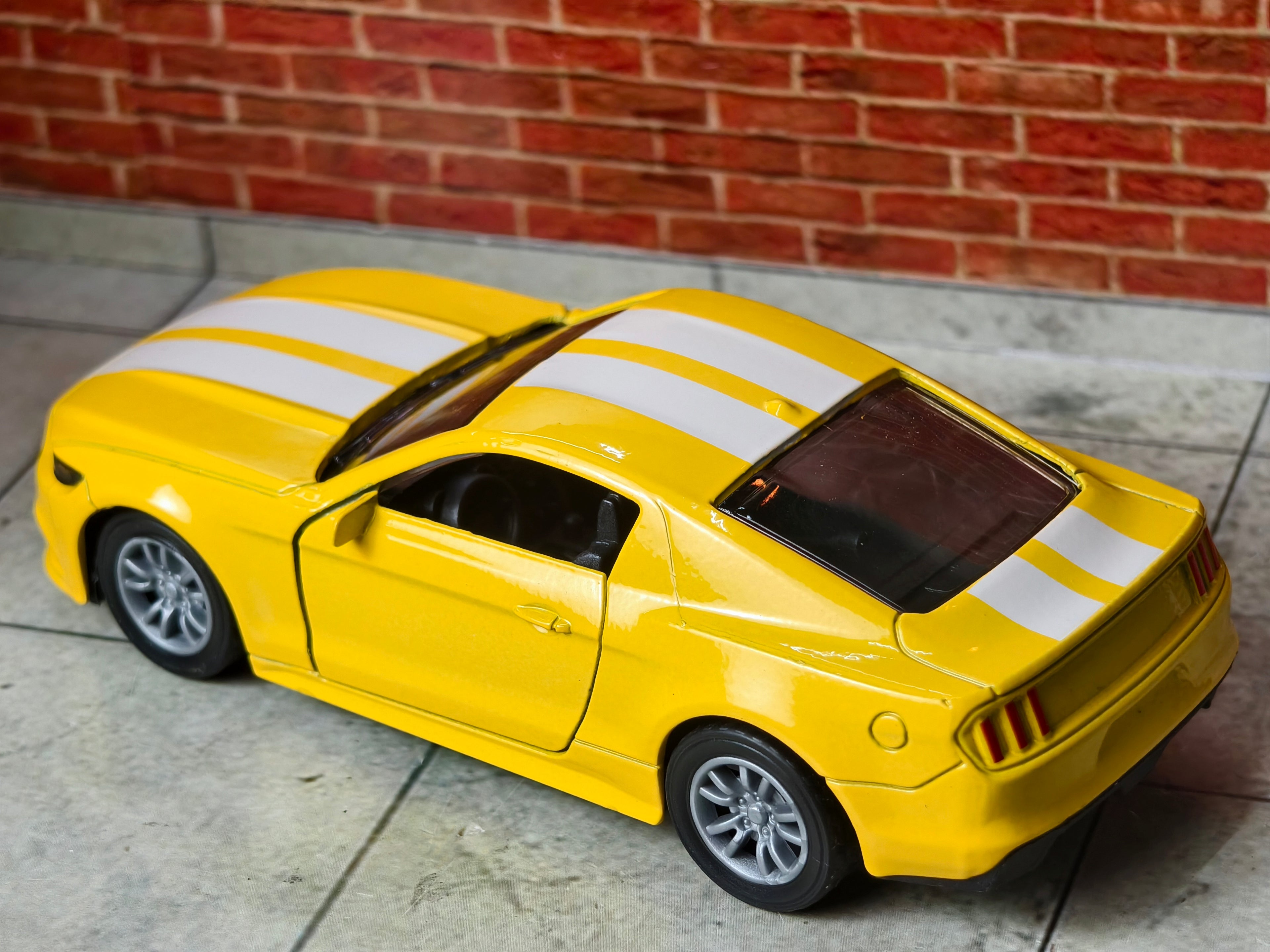 Ford Mustang S550 1:36 Scale